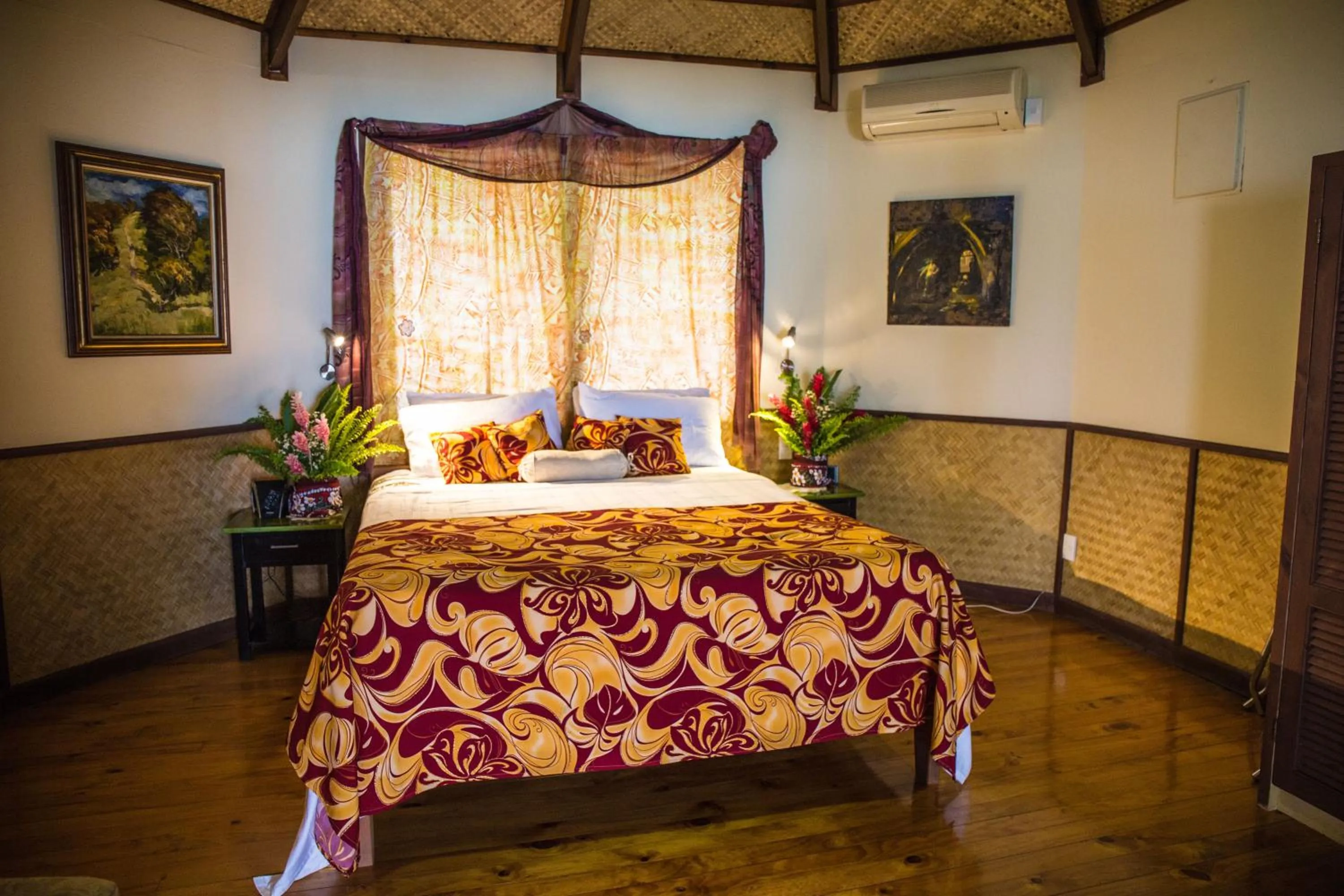 Photo of the whole room, Bed in Le Vasa Resort