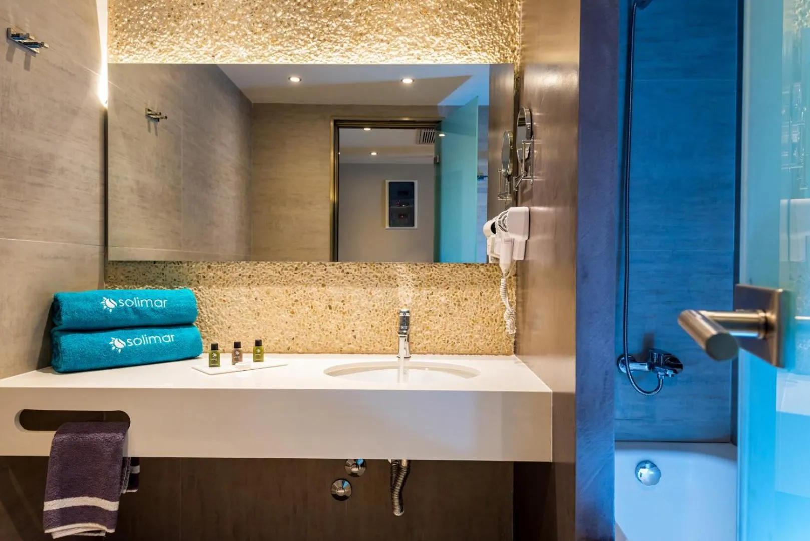 Bathroom in Solimar Aquamarine Resort
