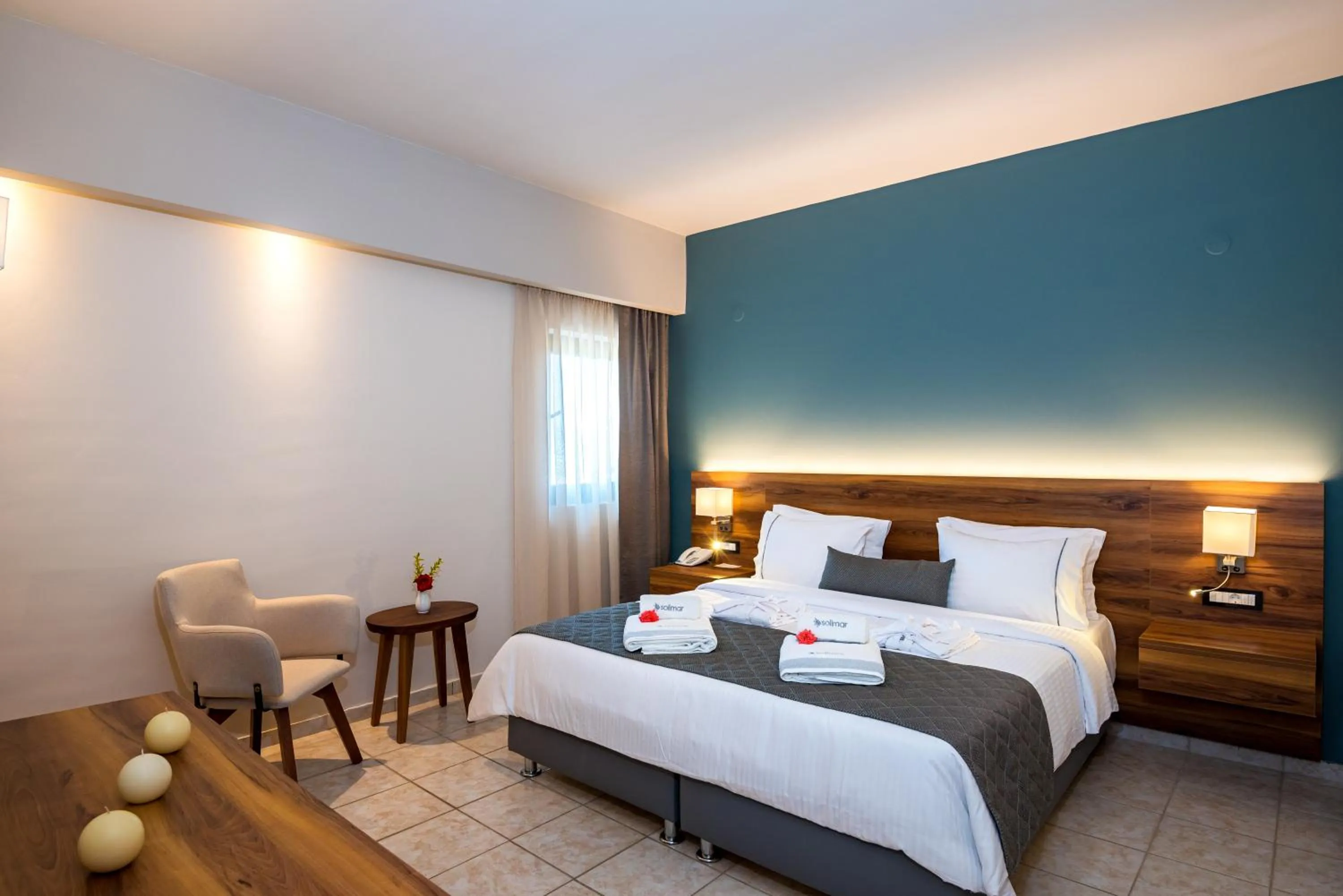 Photo of the whole room in Solimar Aquamarine Resort