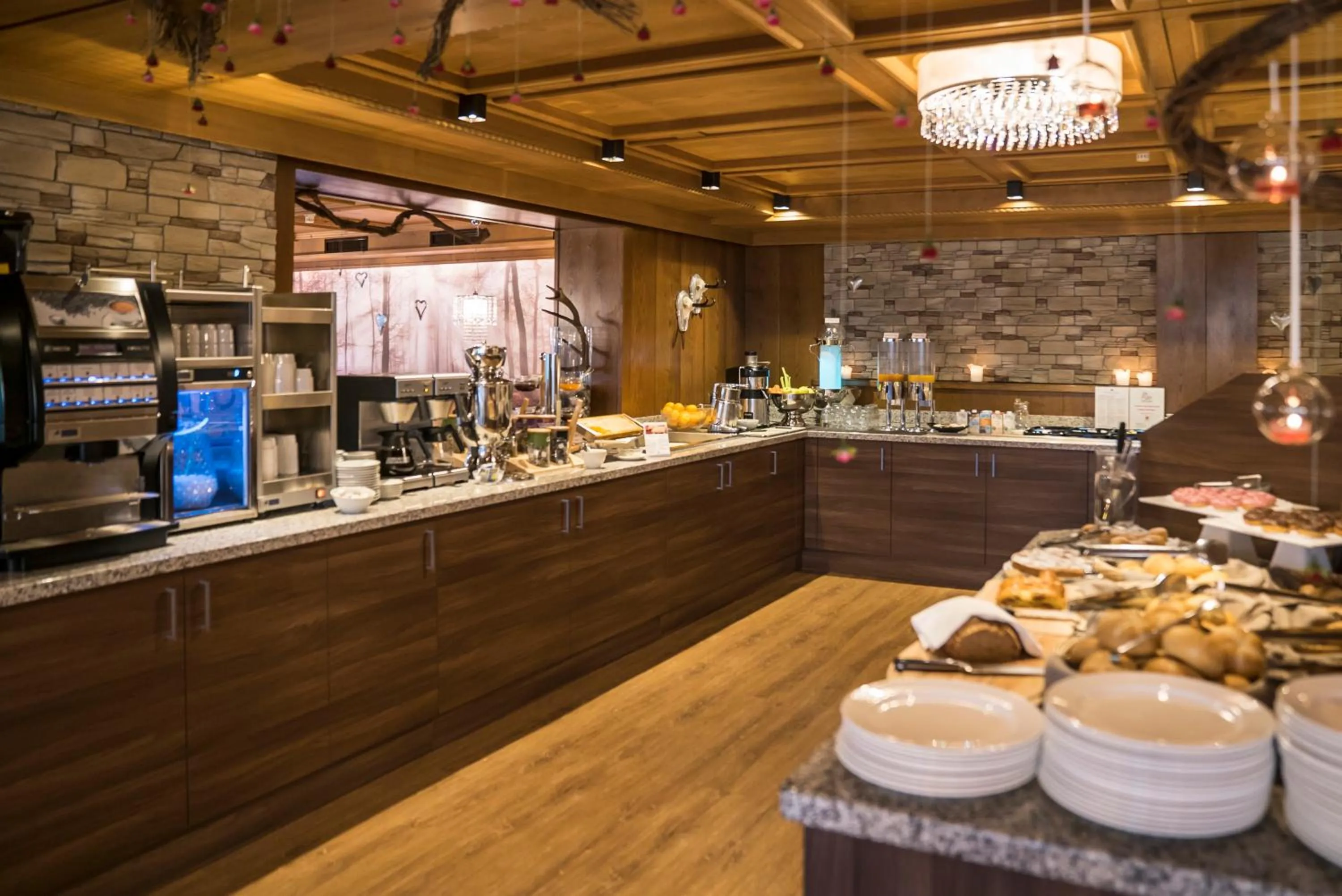 Buffet breakfast in Hotel Jägerheim 3S