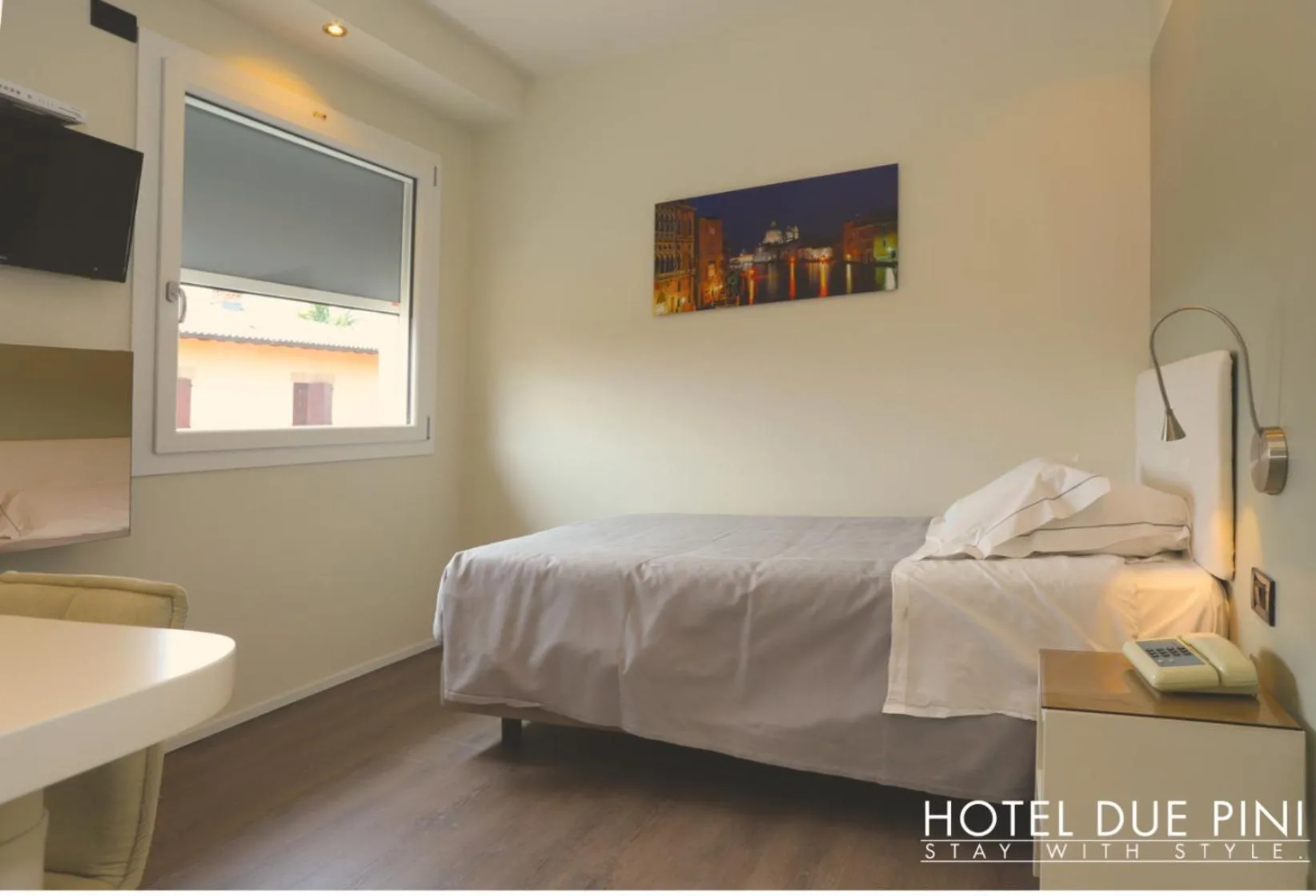 Communal lounge/ TV room, Bed in Hotel Due Pini