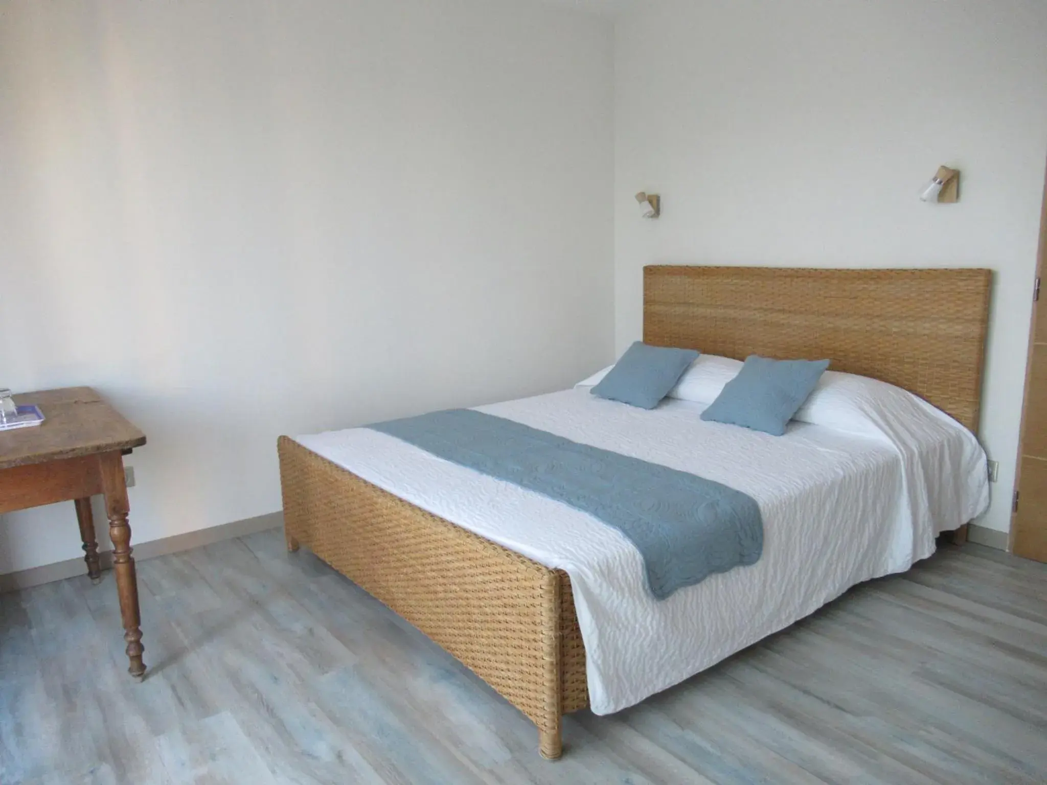 Deluxe Double Room - single occupancy in Le Bastidon de CUCURON Deluxe Double Room - single occupancy in Le Bastidon de CUCURON