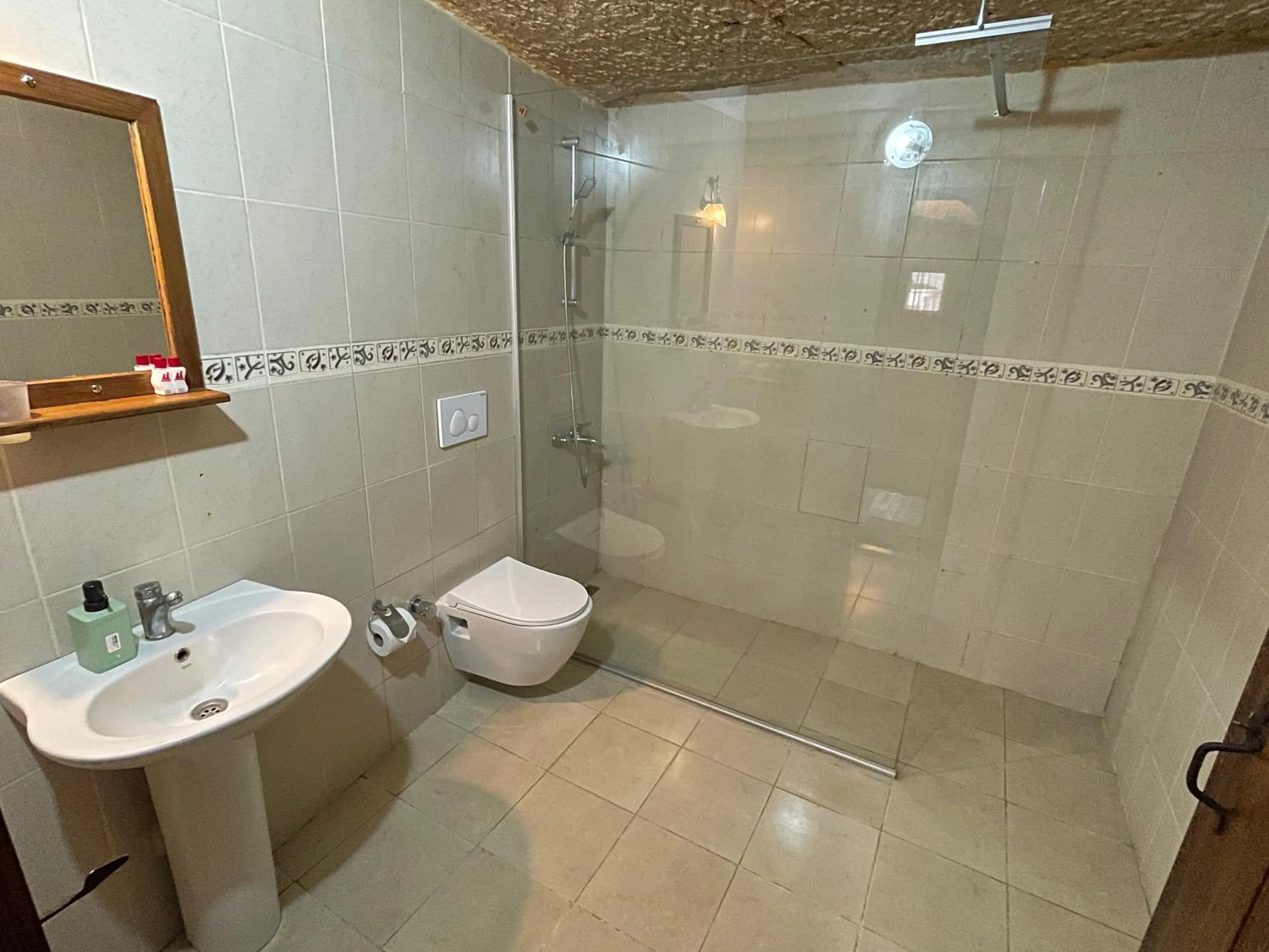 Bathroom in Karadut Cave Hotel