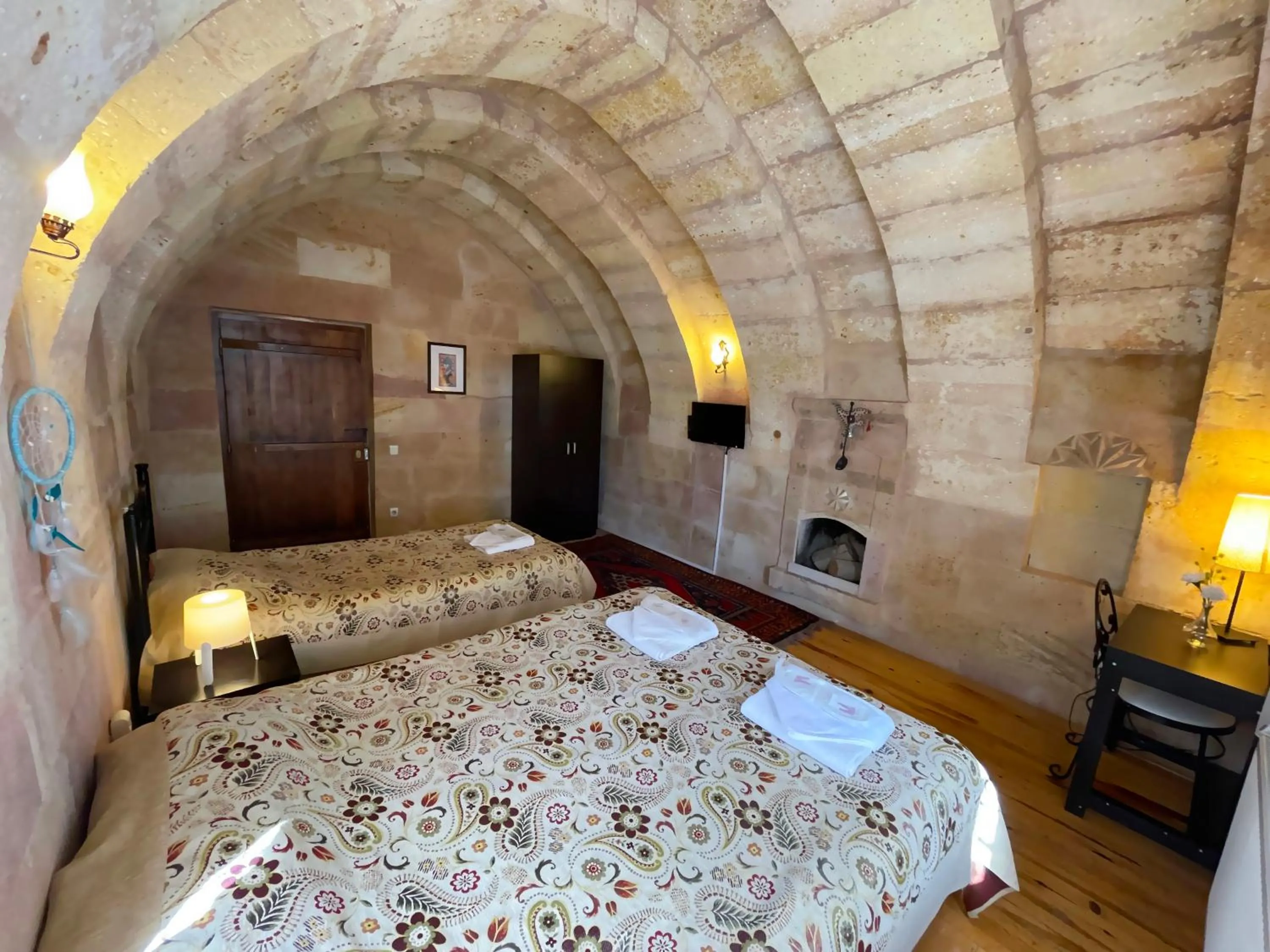 Photo of the whole room, Bed in Karadut Cave Hotel