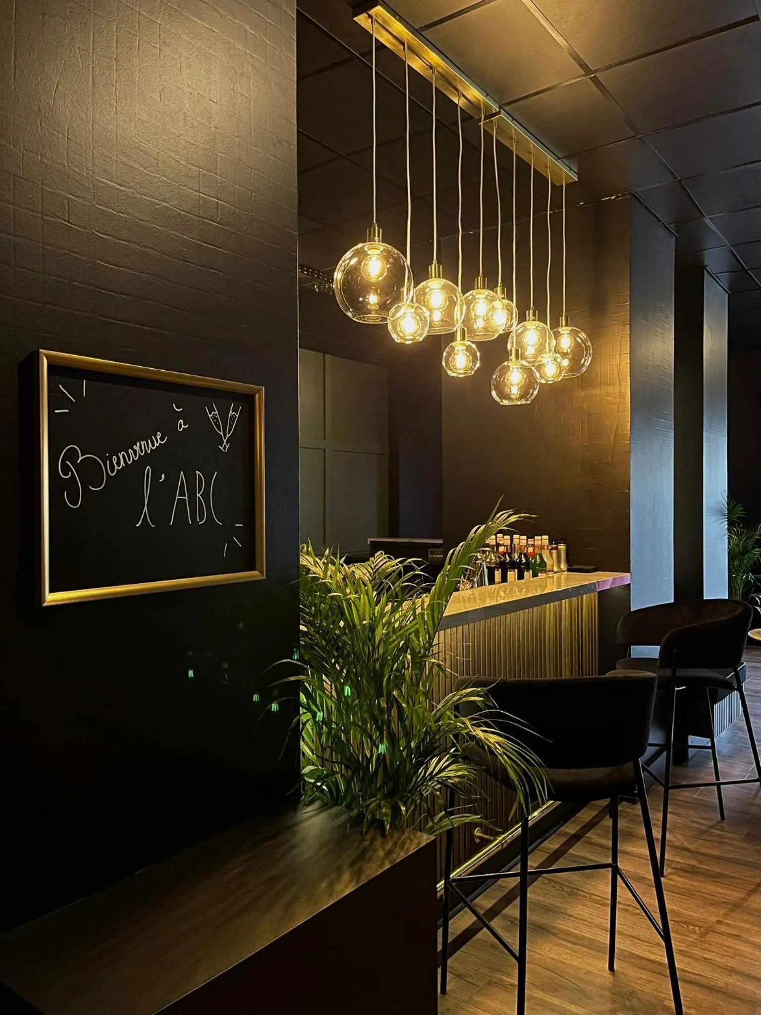 Lounge or bar in HOTEL & SPA Le Renard Centre