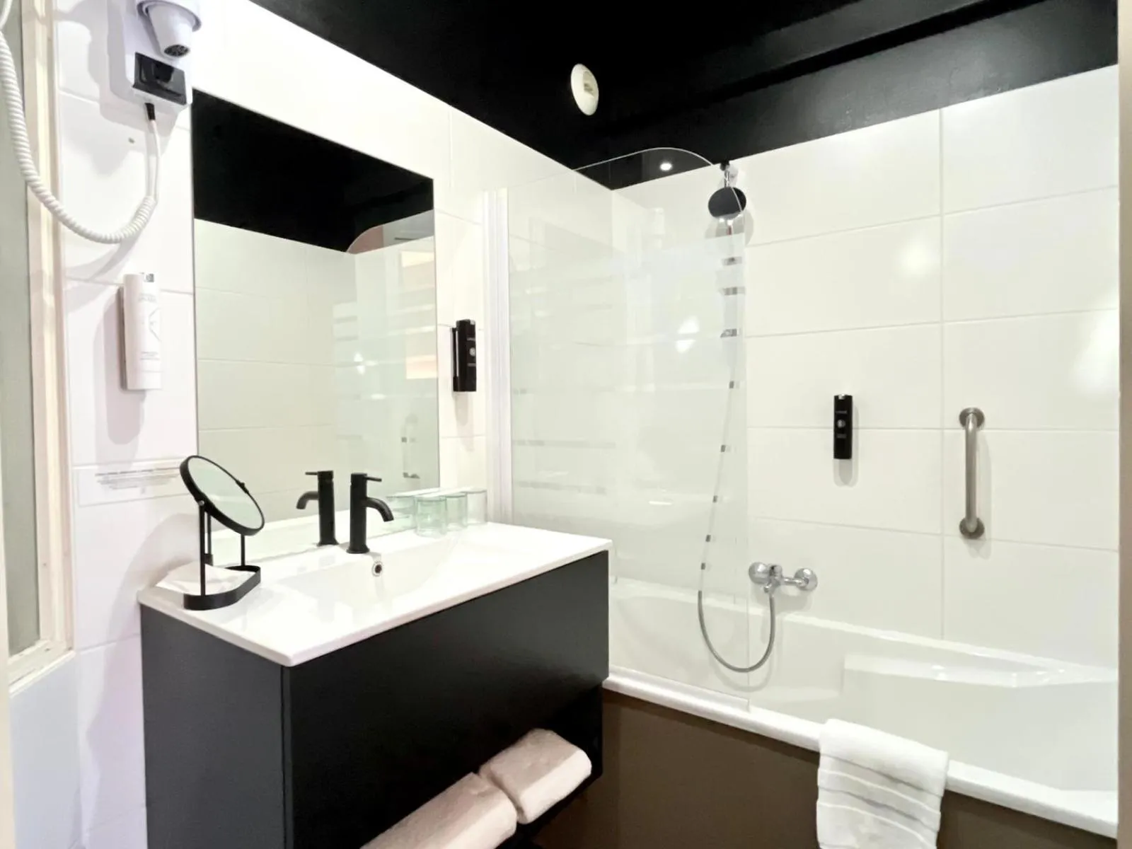 Bathroom in HOTEL & SPA Le Renard Centre