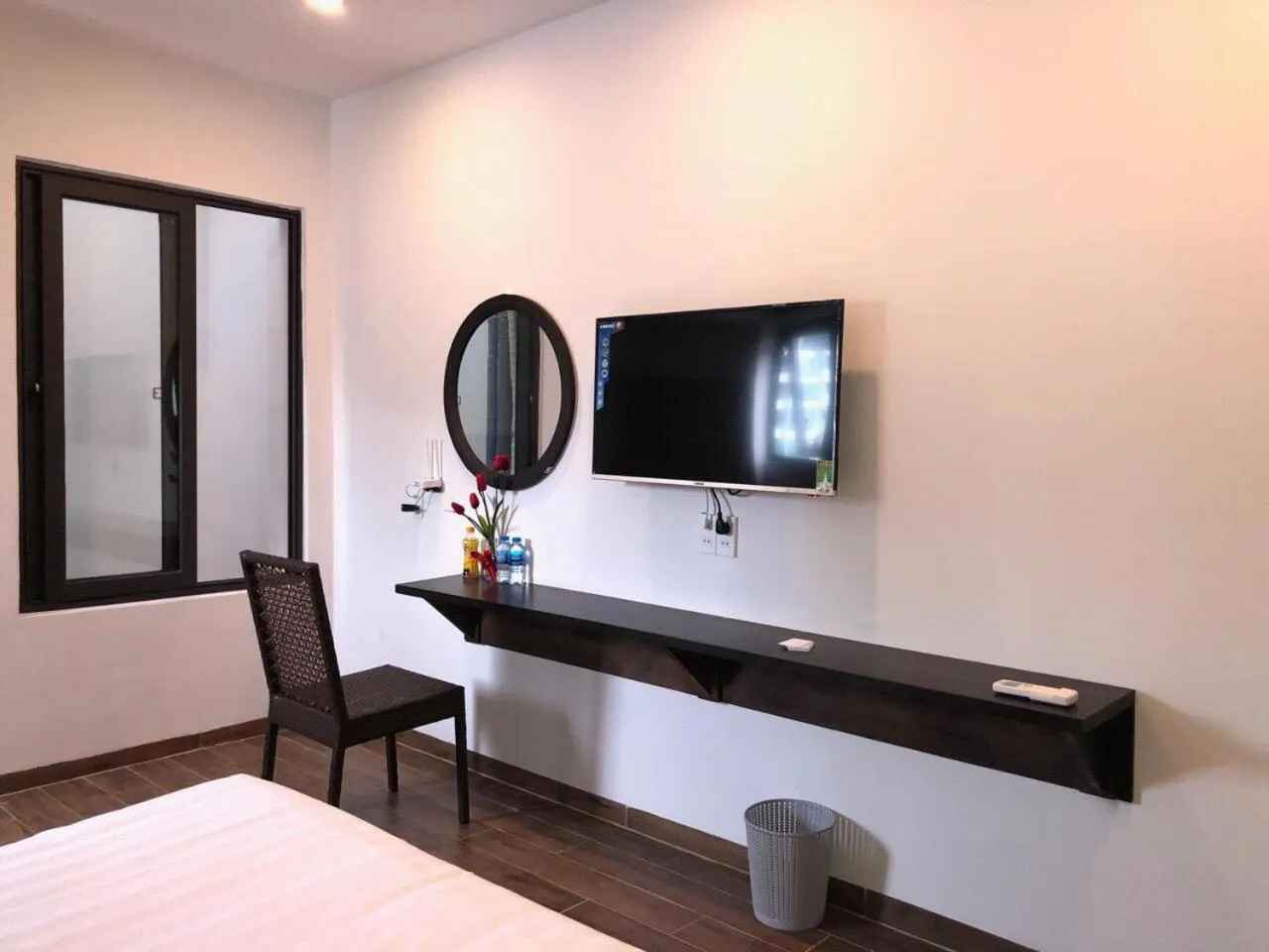 Bed, TV/Entertainment Center in Marina Boutique Hotel