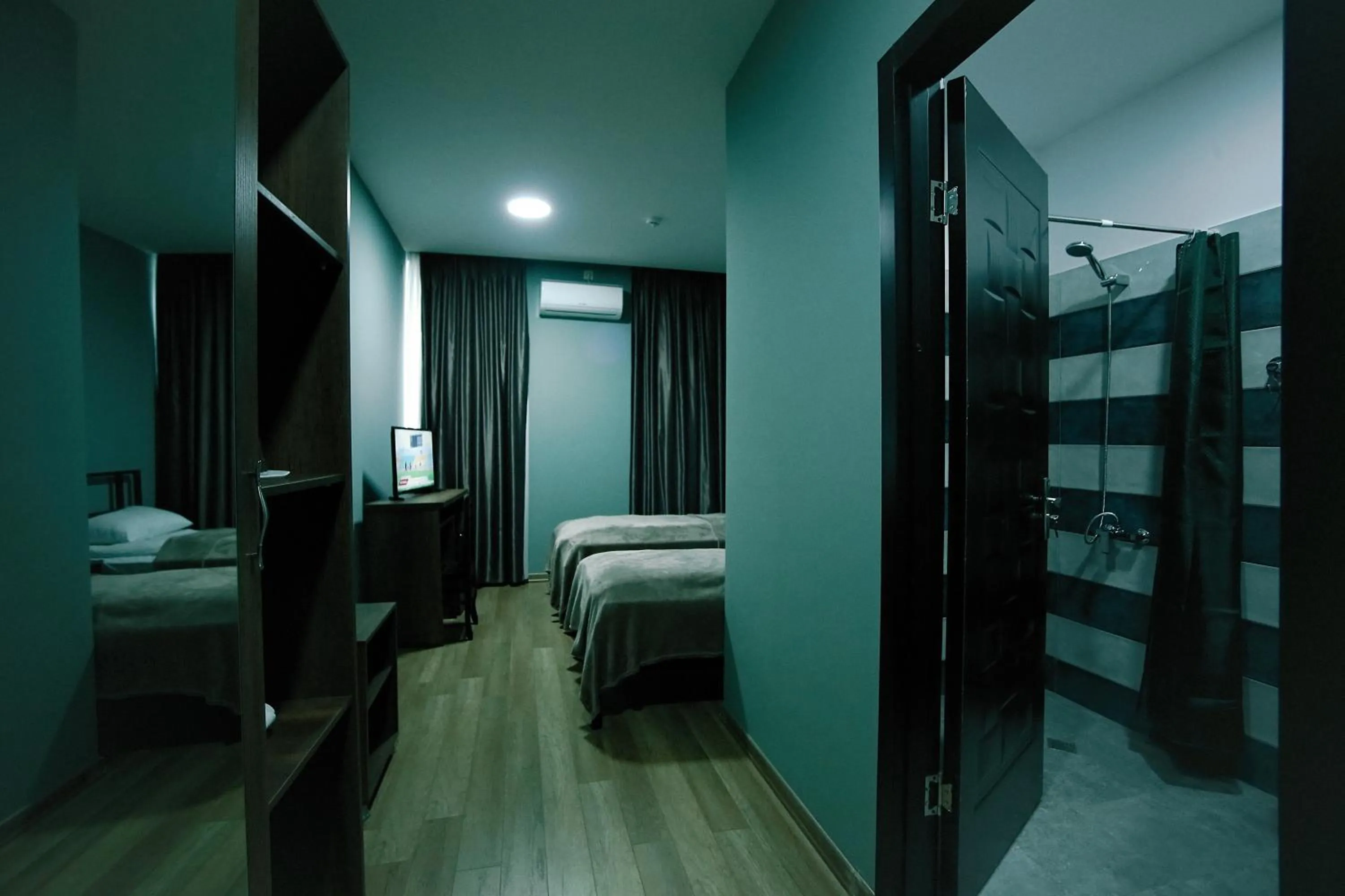 Bathroom, Bed in Hotel AGUNA