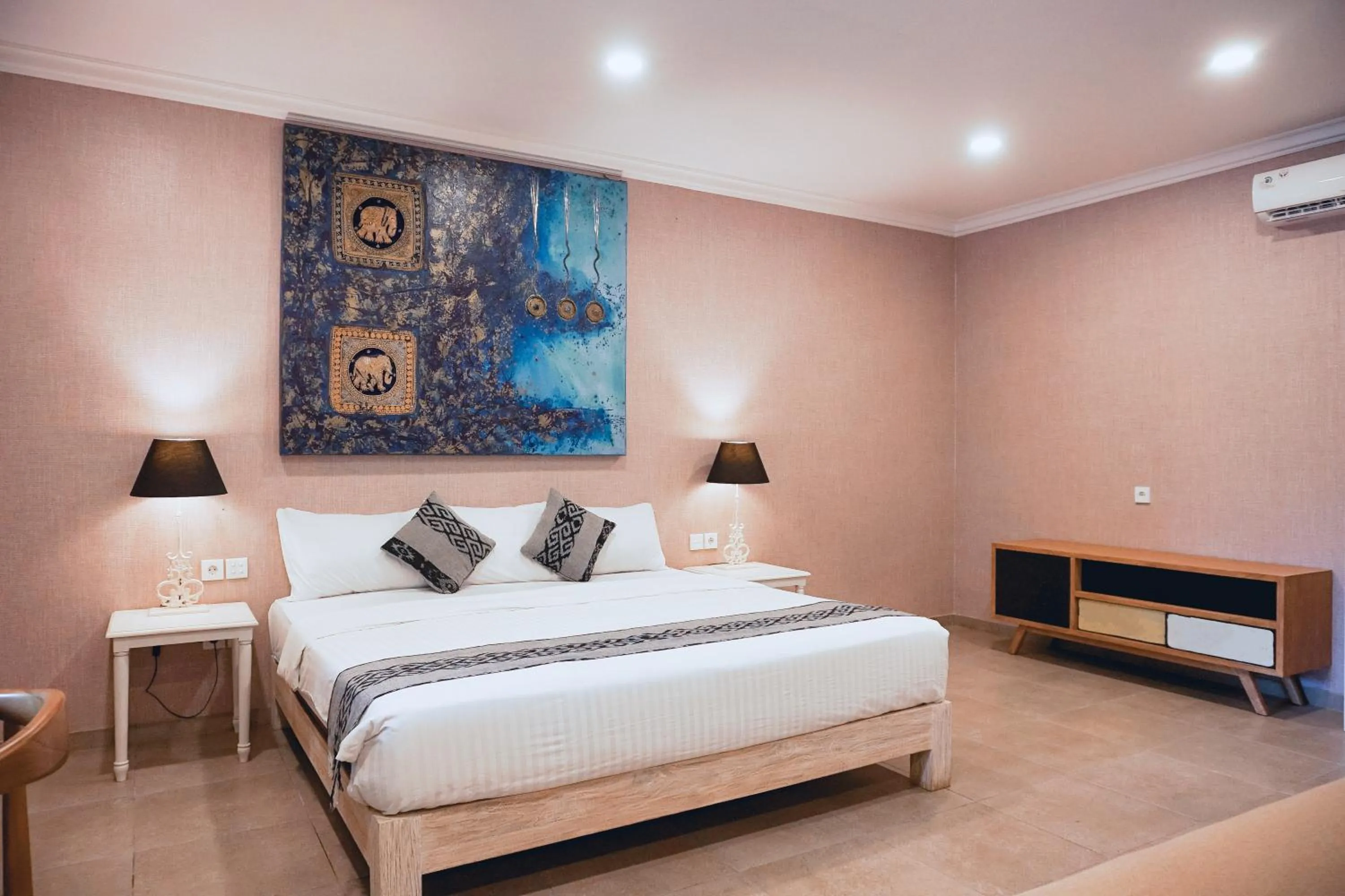 Bed in Coconut Lodge Resort