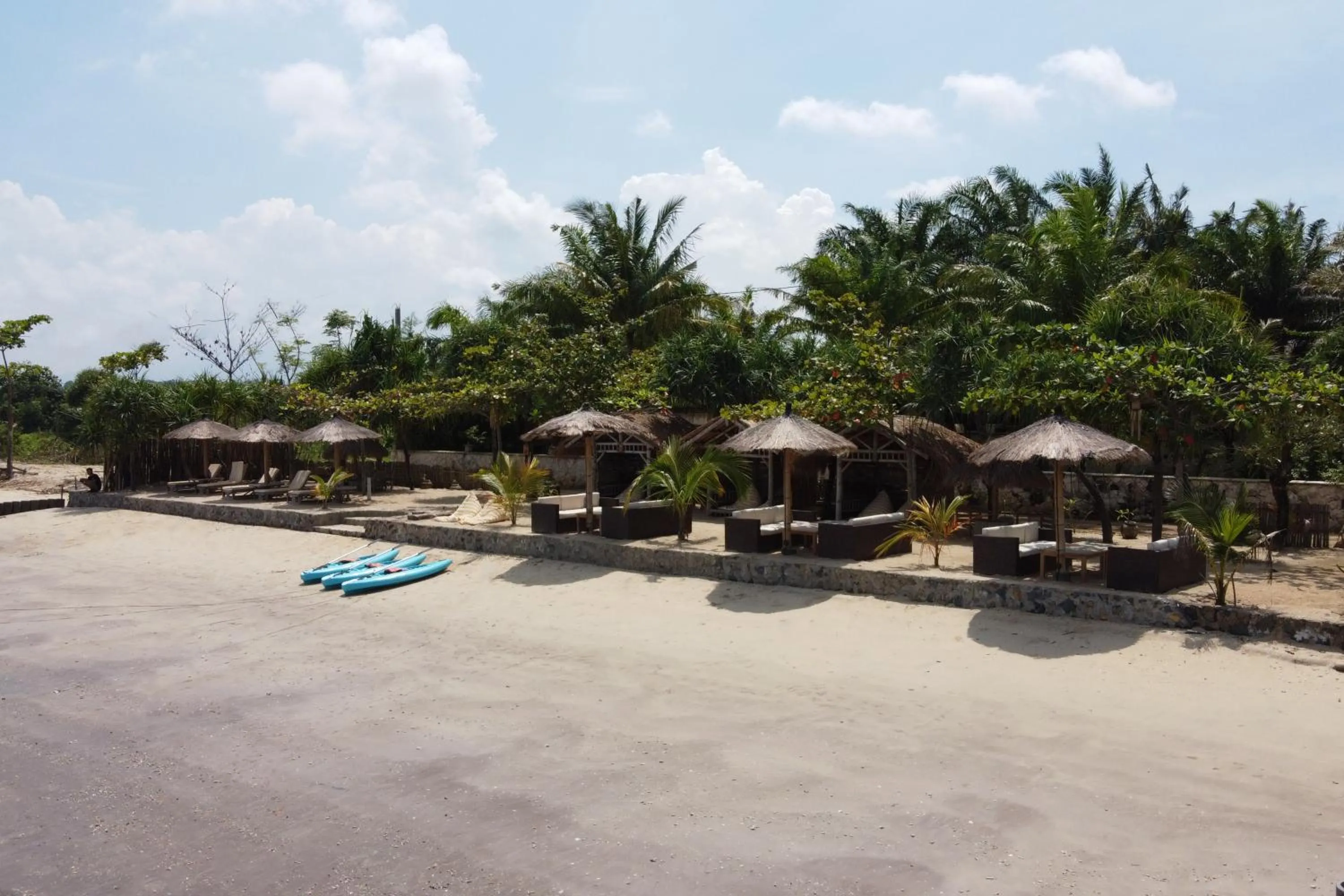 Beach in Coconut Lodge Resort