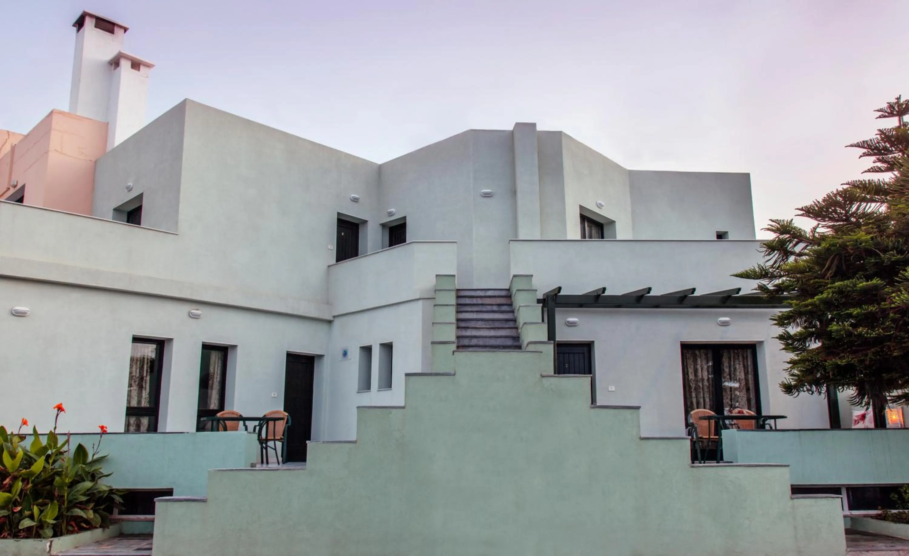 Minos Apartments & Studios