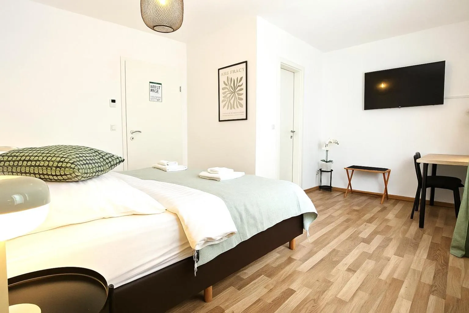 Bed in Airport Messe Hotel