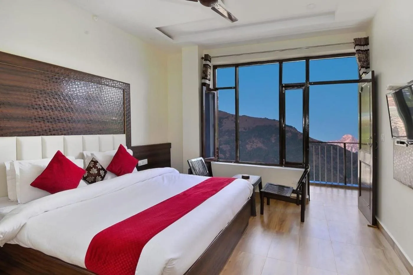 Bed in Hotel Hillora Mcleodganj