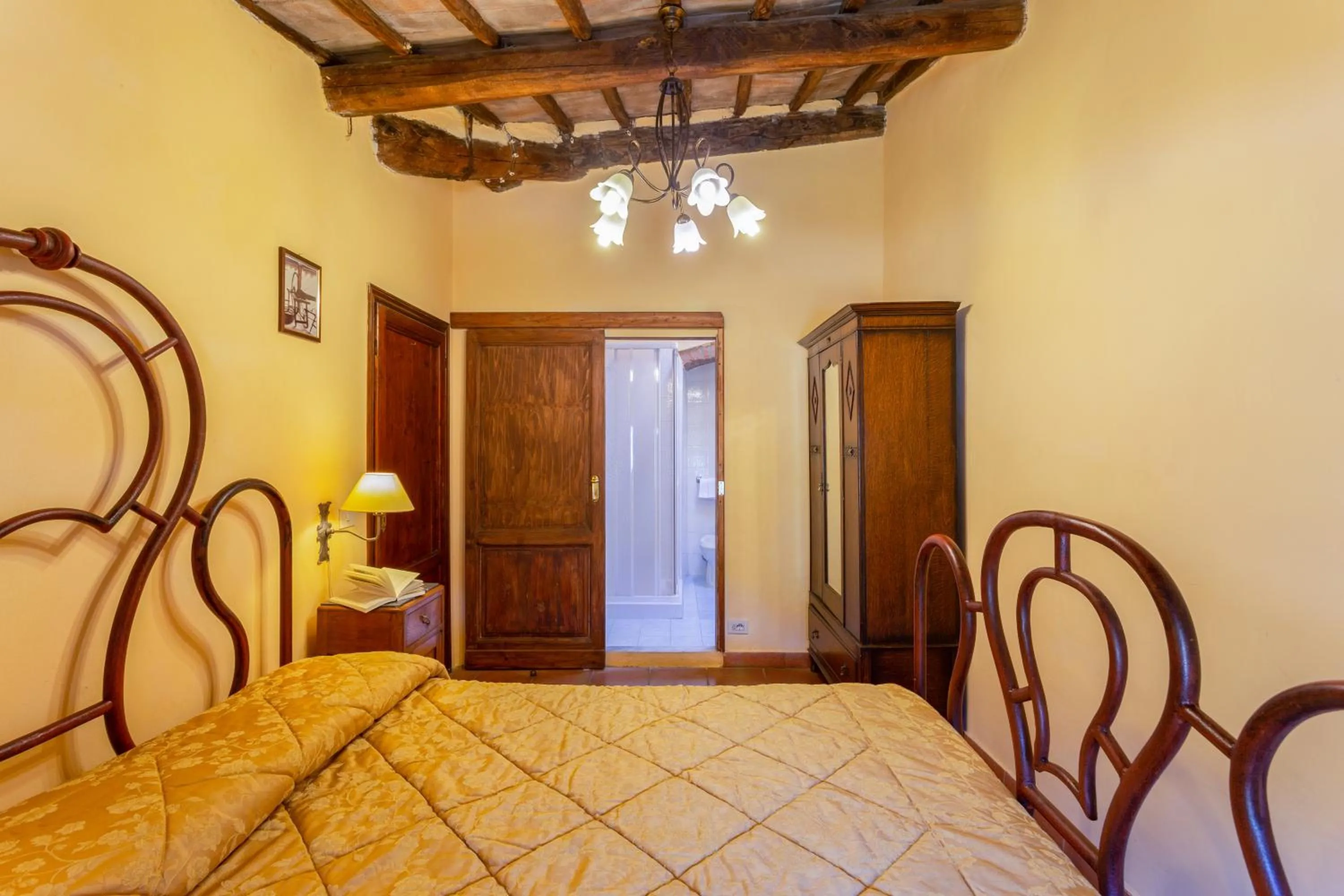 Bedroom, Bed in Villa Grassina