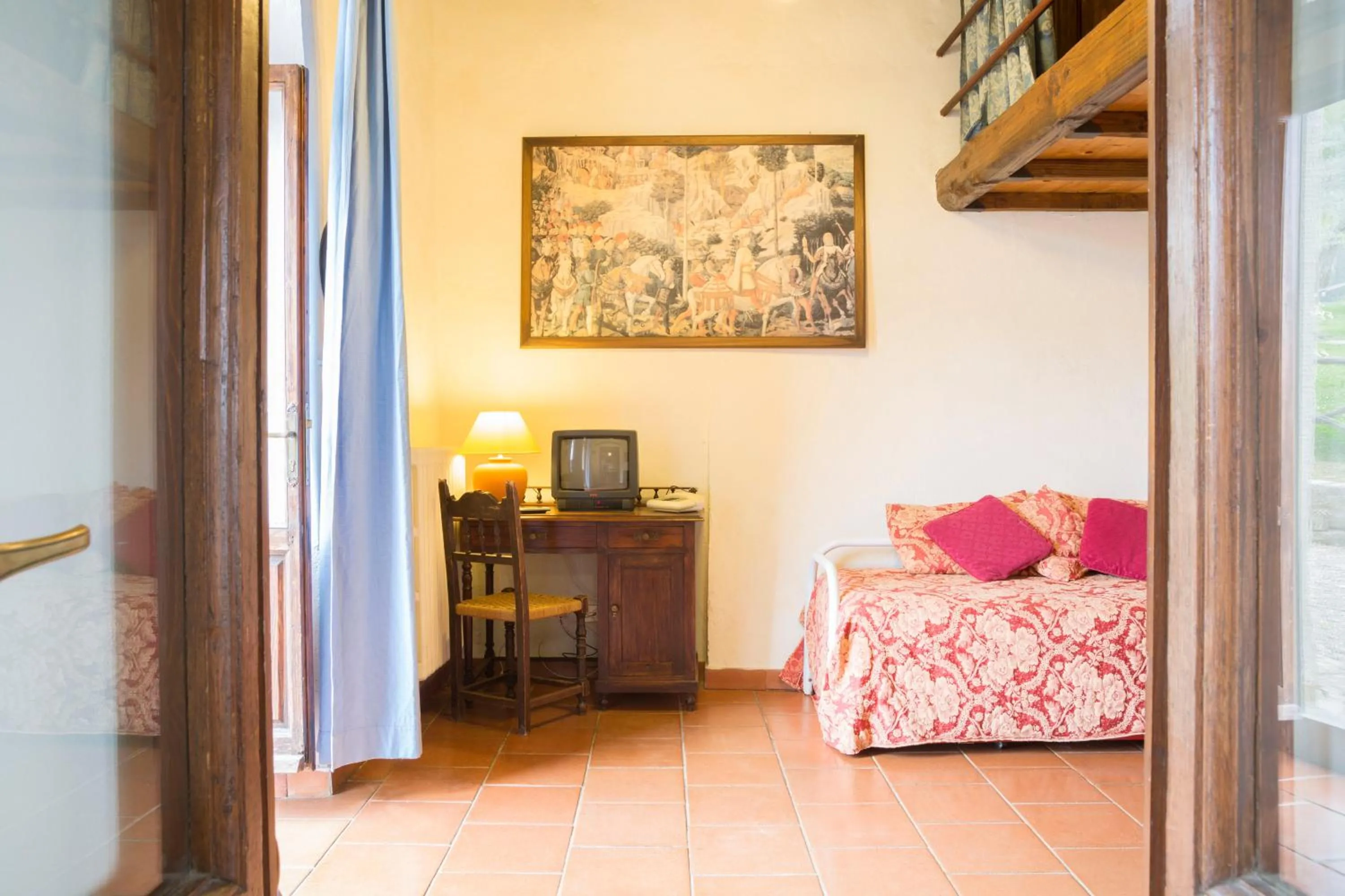 Living room, Bed in Villa Grassina