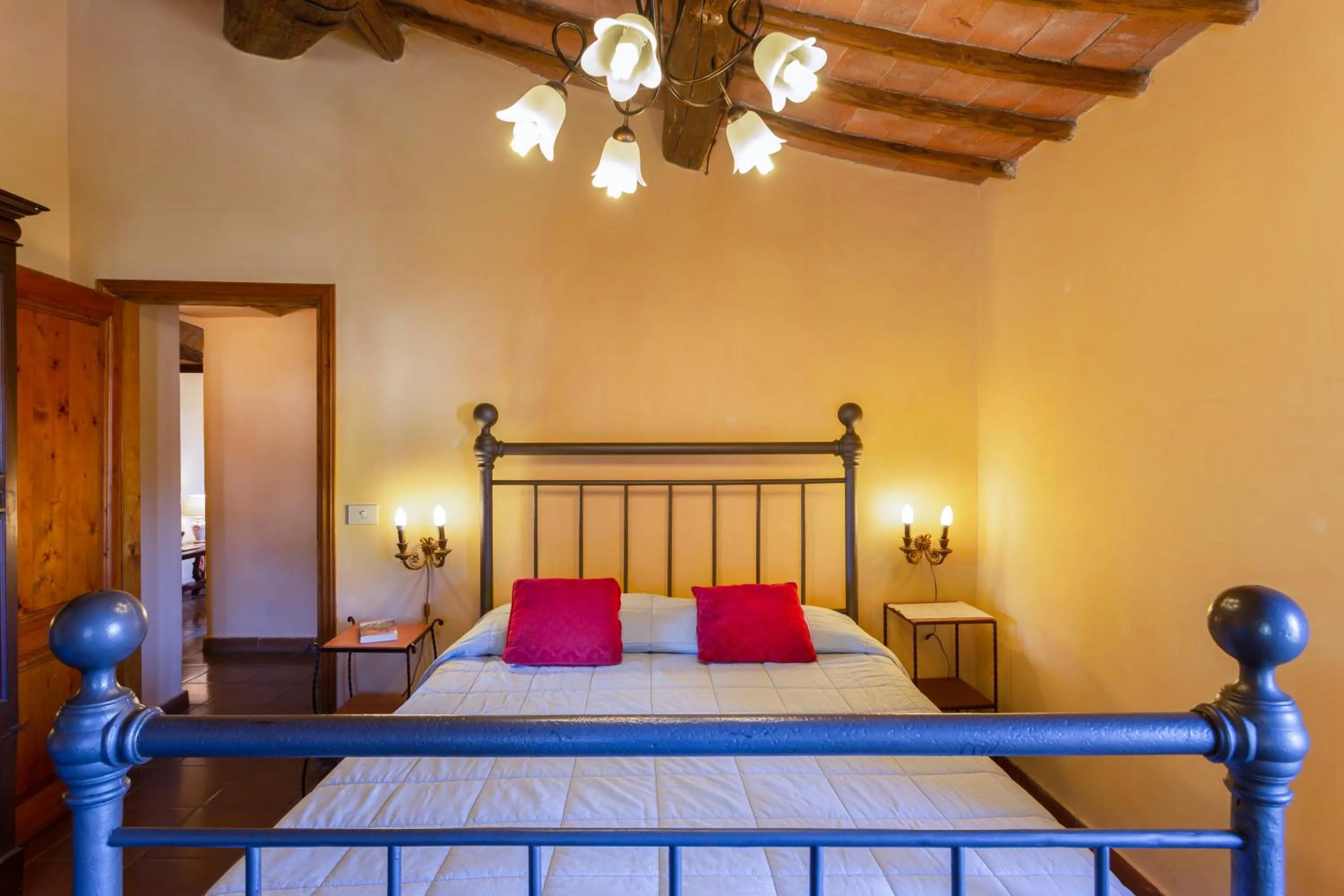 Bedroom, Bed in Villa Grassina