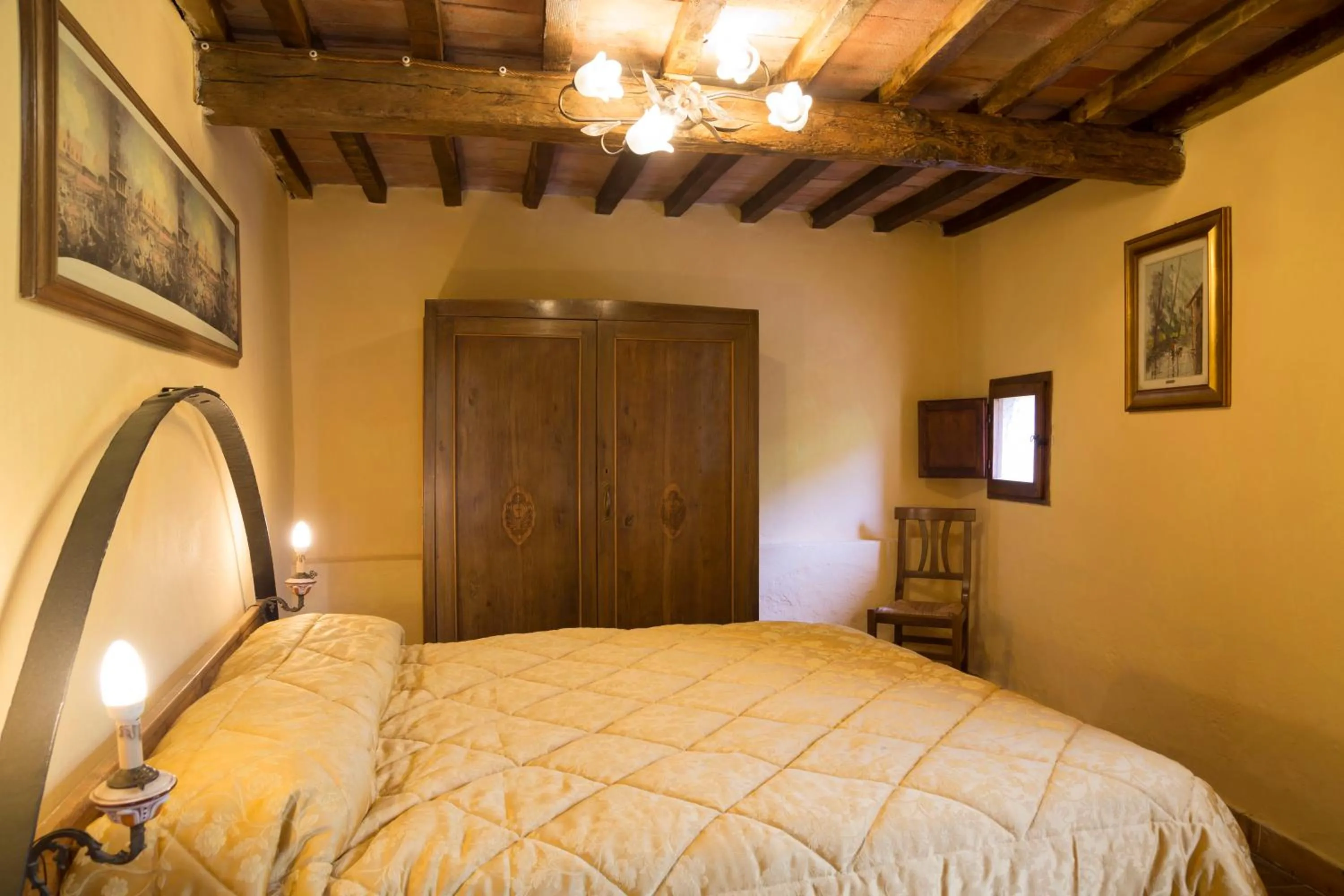Bedroom, Bed in Villa Grassina