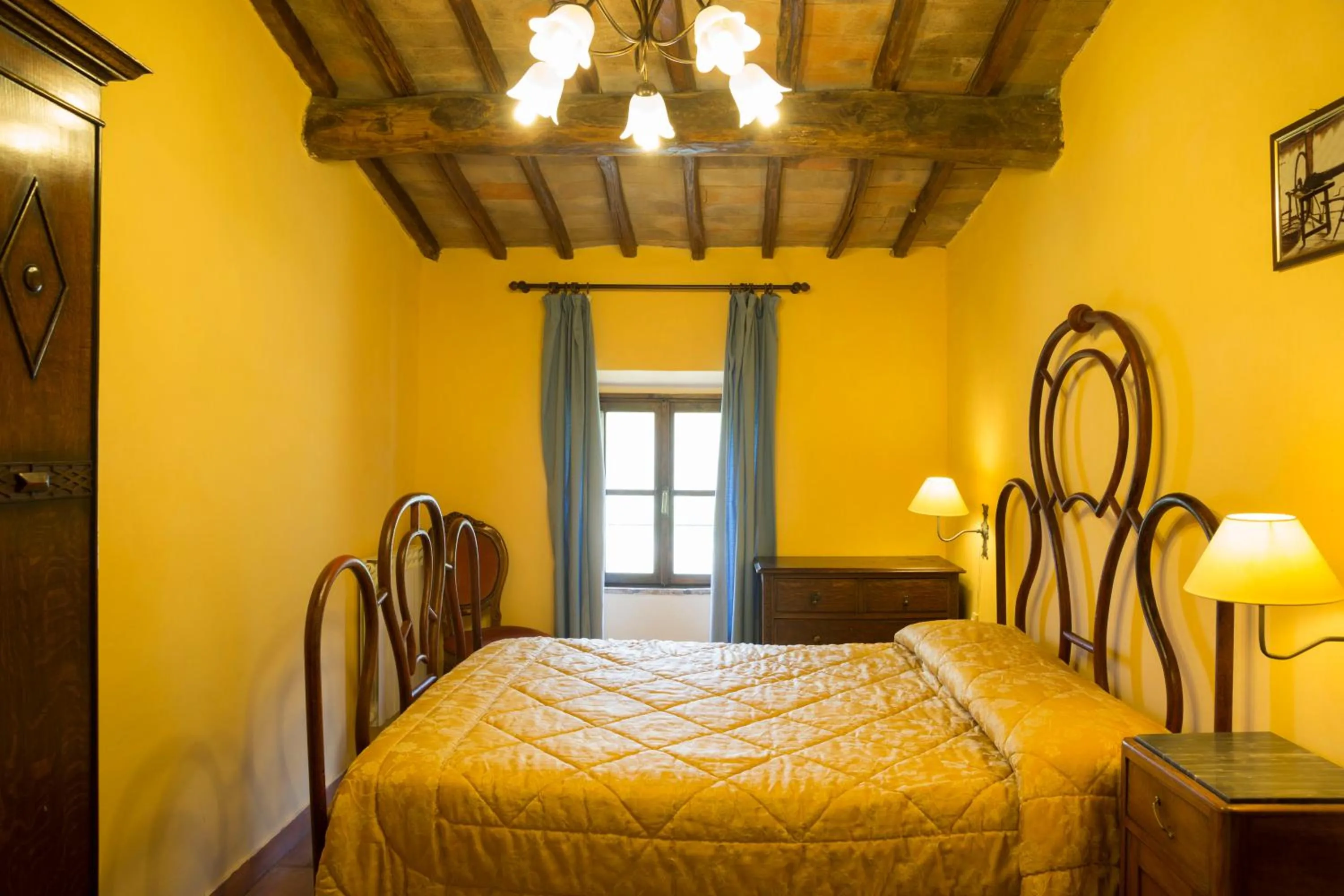 Photo of the whole room, Bed in Villa Grassina