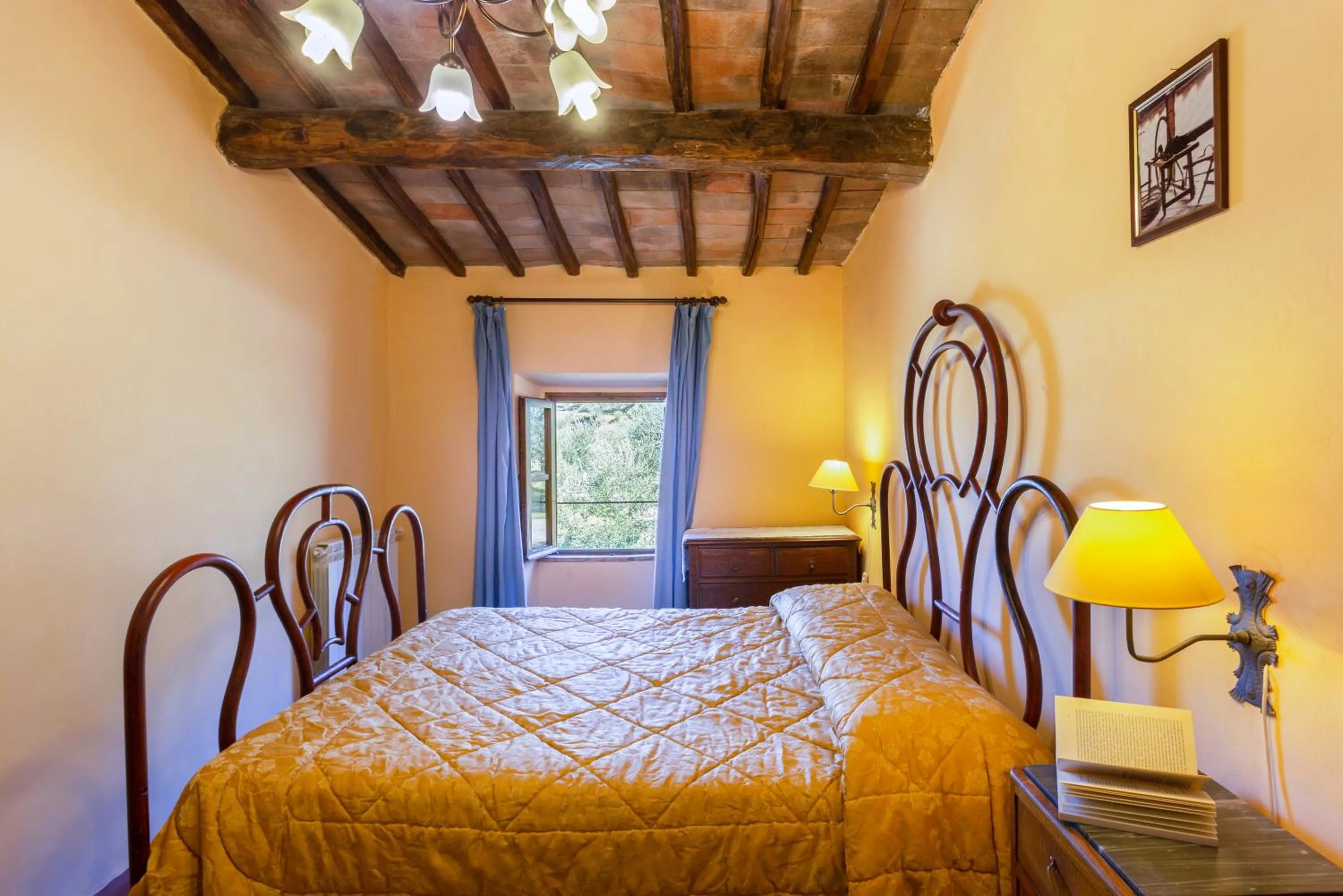 Bedroom, Bed in Villa Grassina