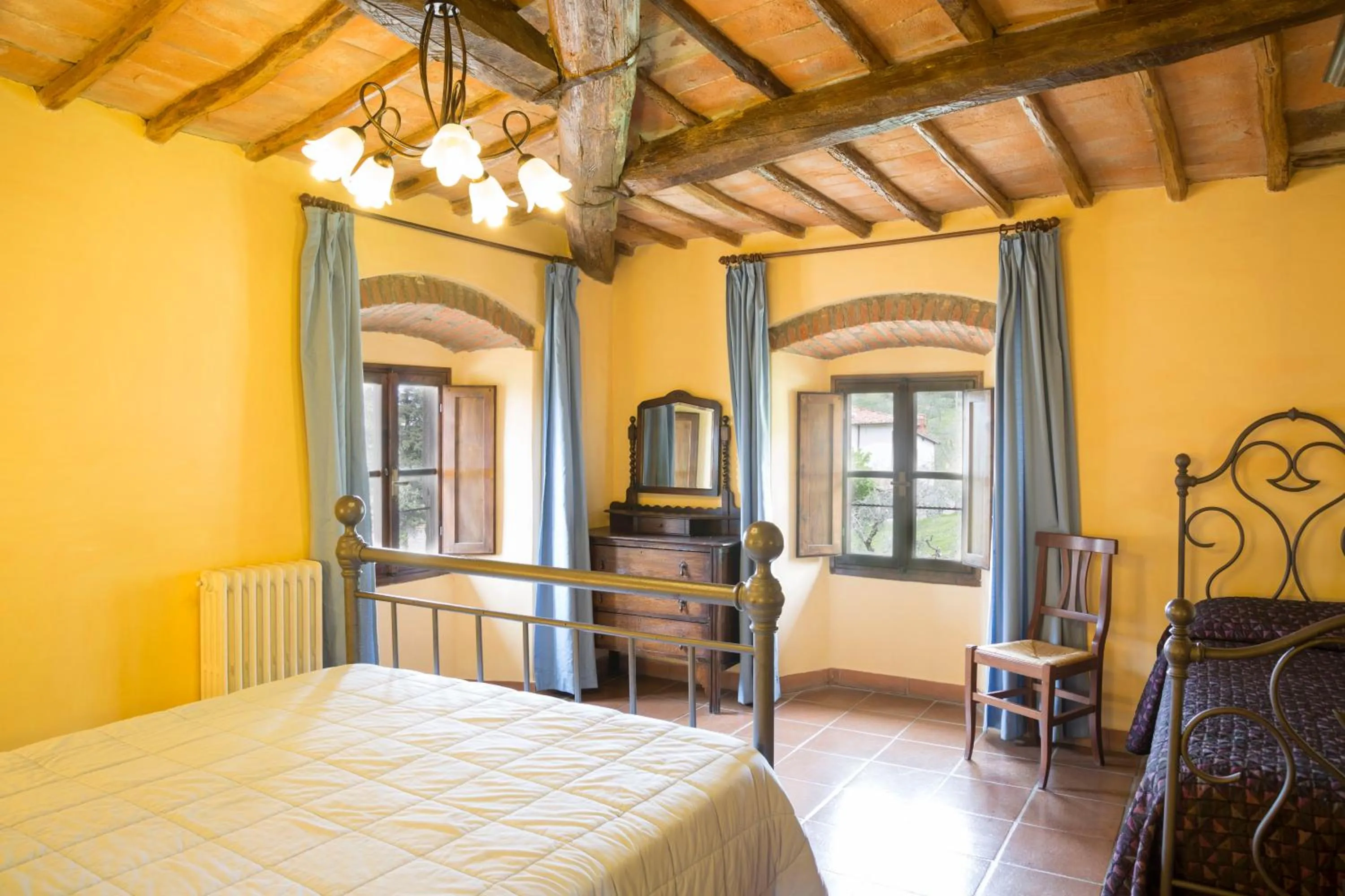Photo of the whole room, Bed in Villa Grassina