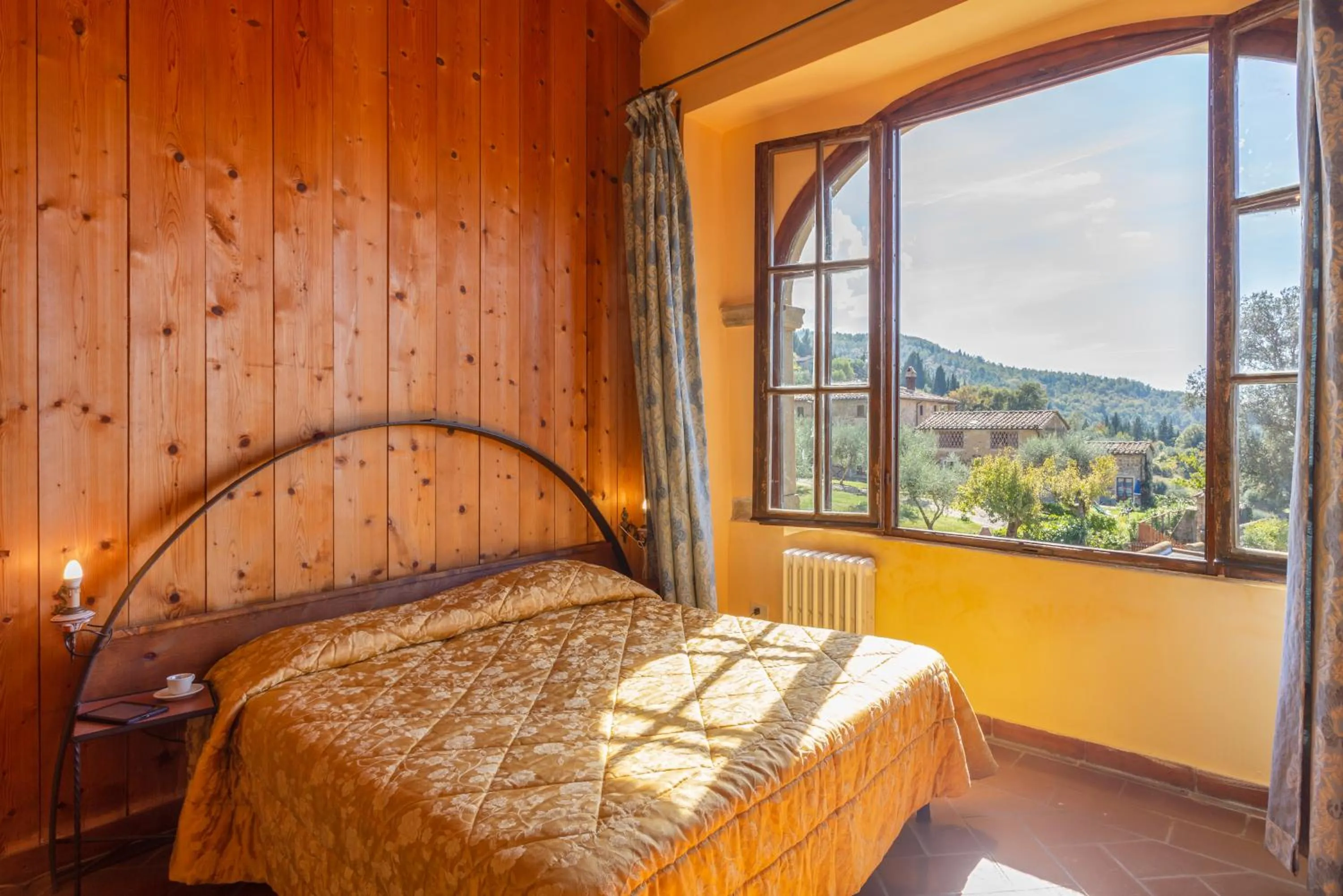 Bedroom, Bed in Villa Grassina