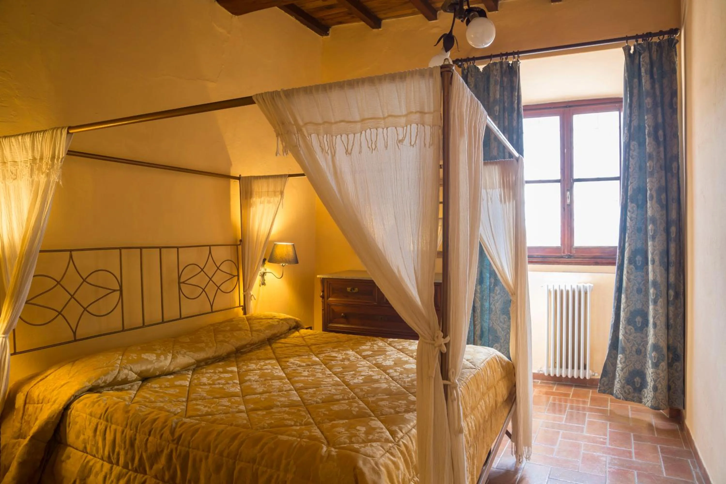 Photo of the whole room, Bed in Villa Grassina