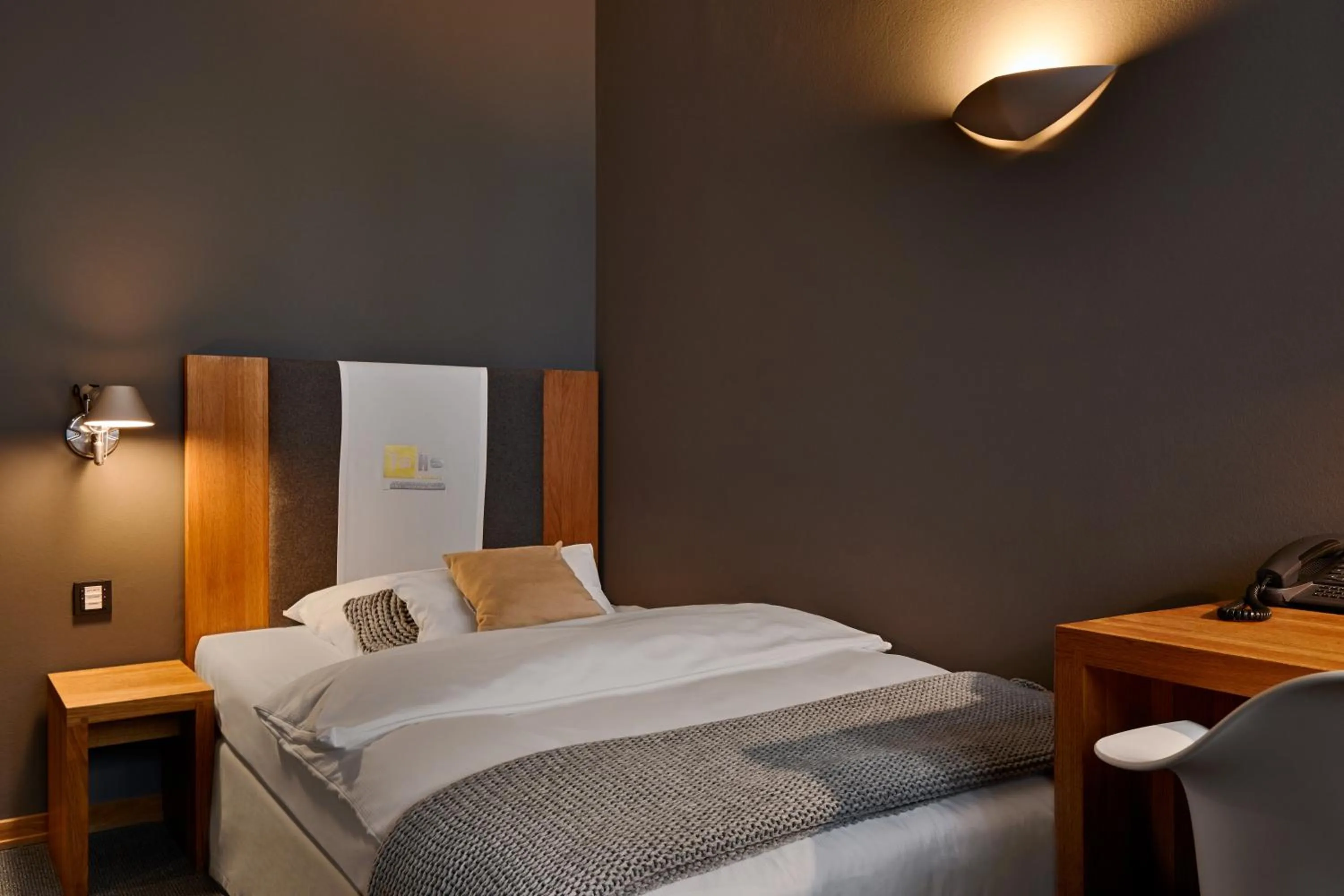 Bed in YoHo - The Young Hotel