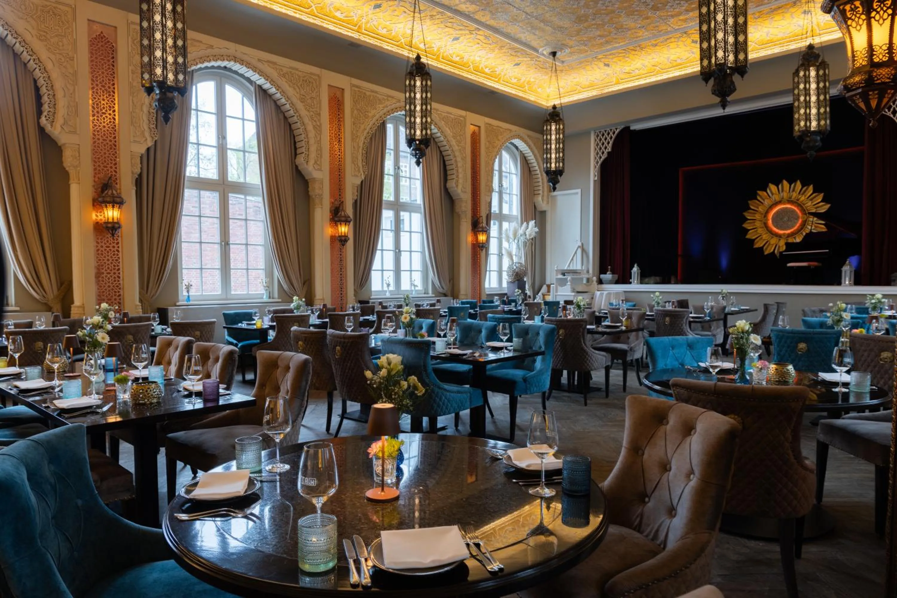 Restaurant/places to eat in YoHo - The Young Hotel