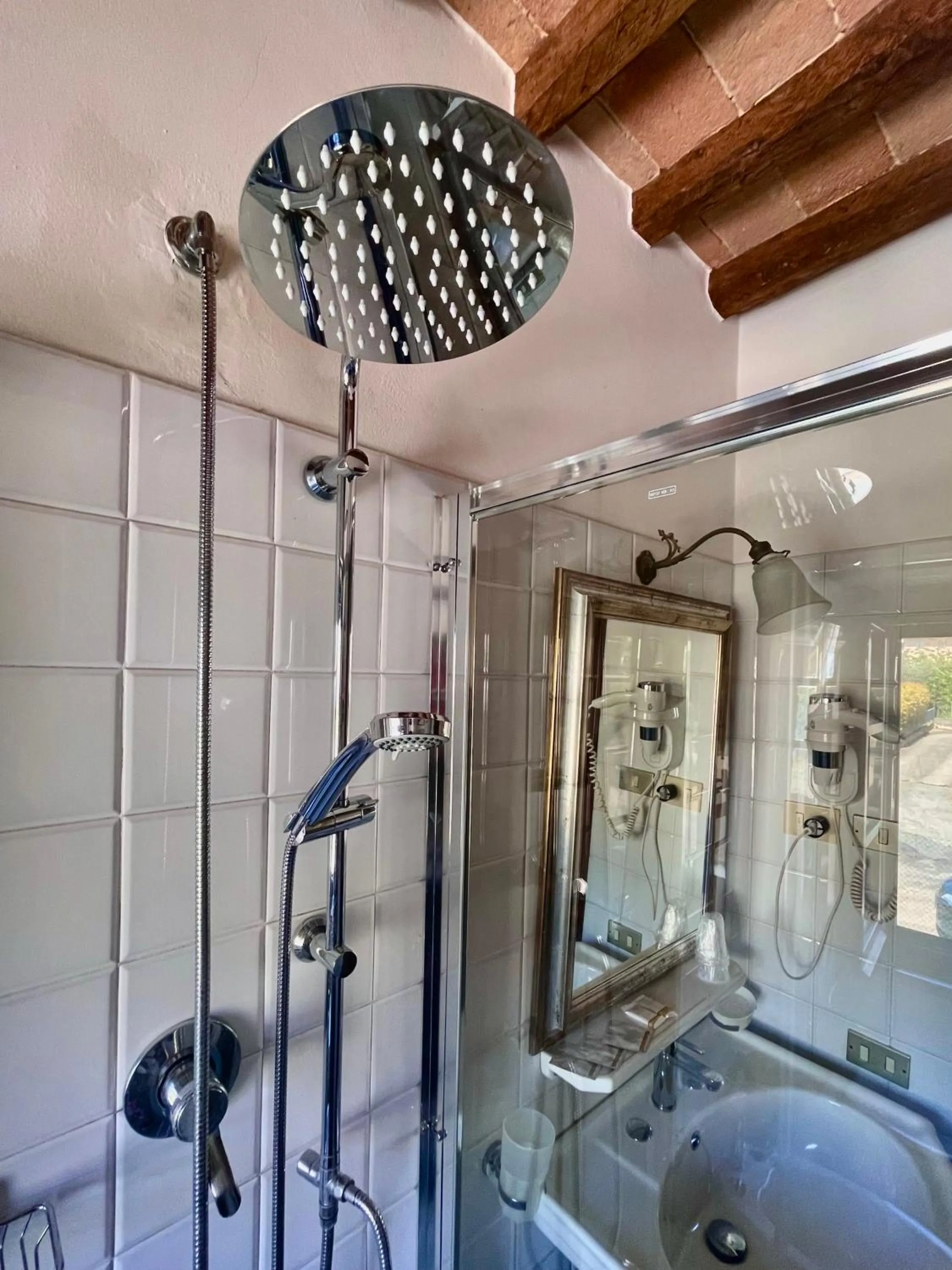 Shower in Relais Oroscopo