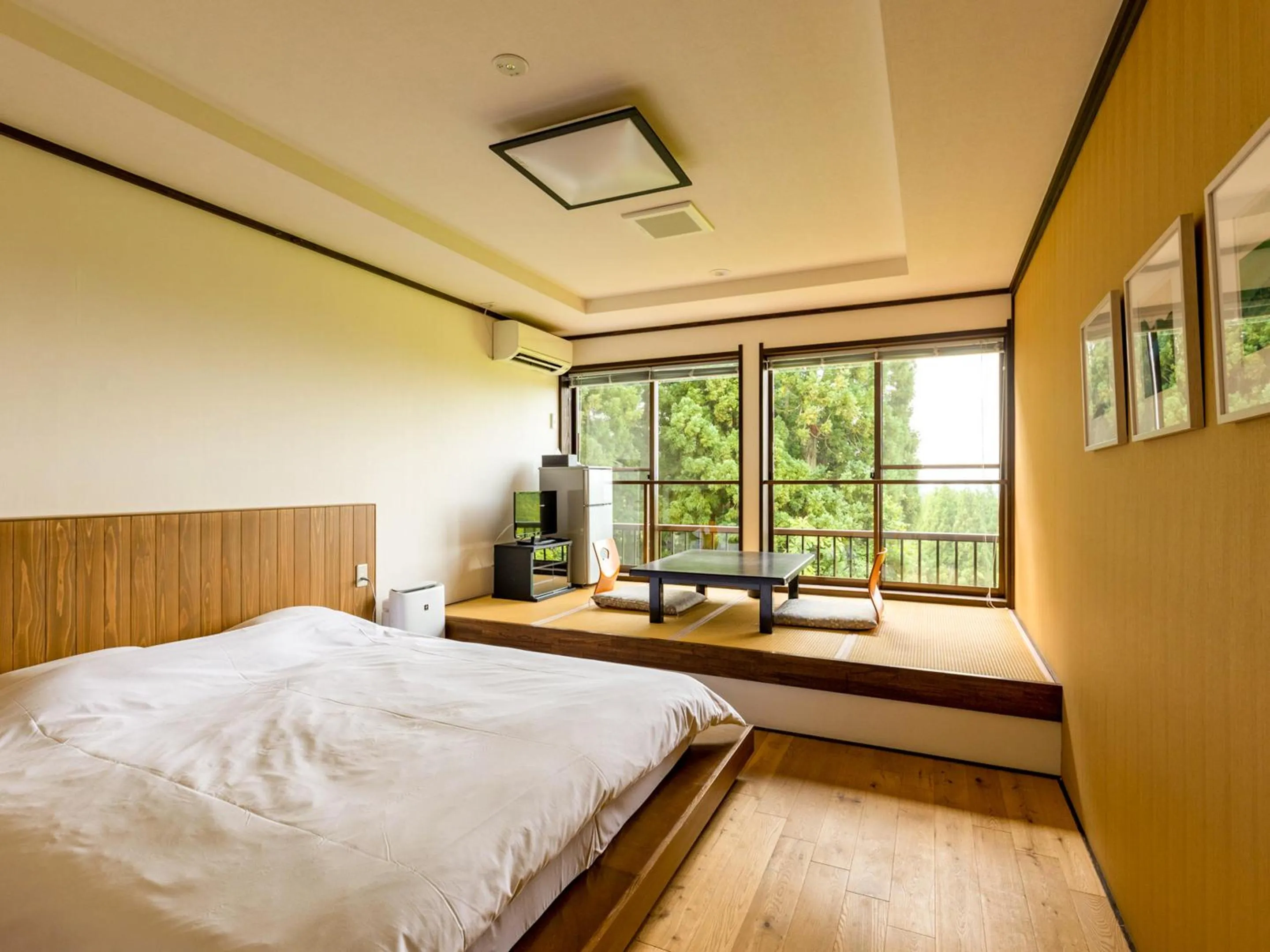 Photo of the whole room, Bed in Auberge 醸す森 "kamosu mori"