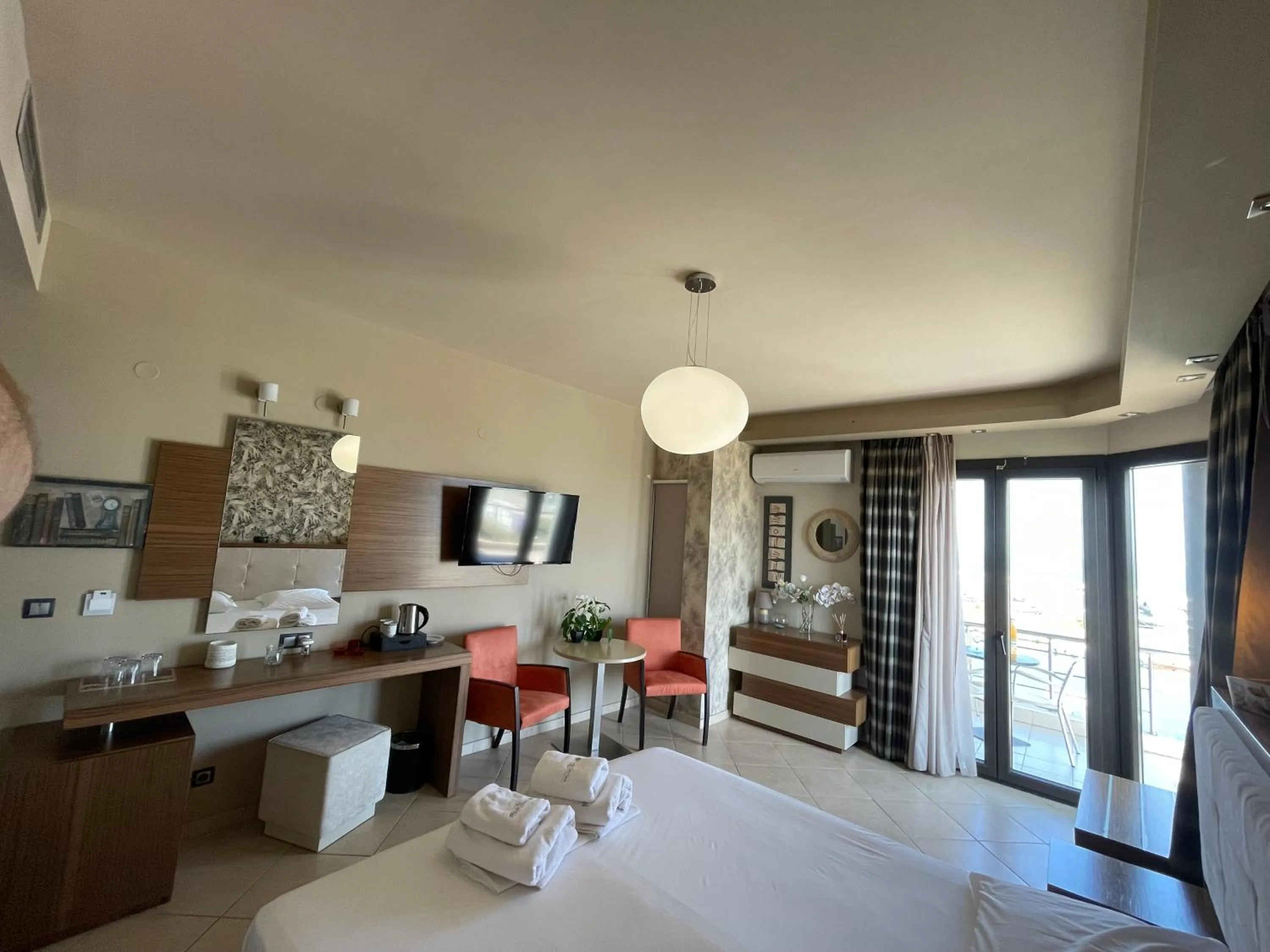 TV and multimedia, Bed in Porto Del Sol Hotel