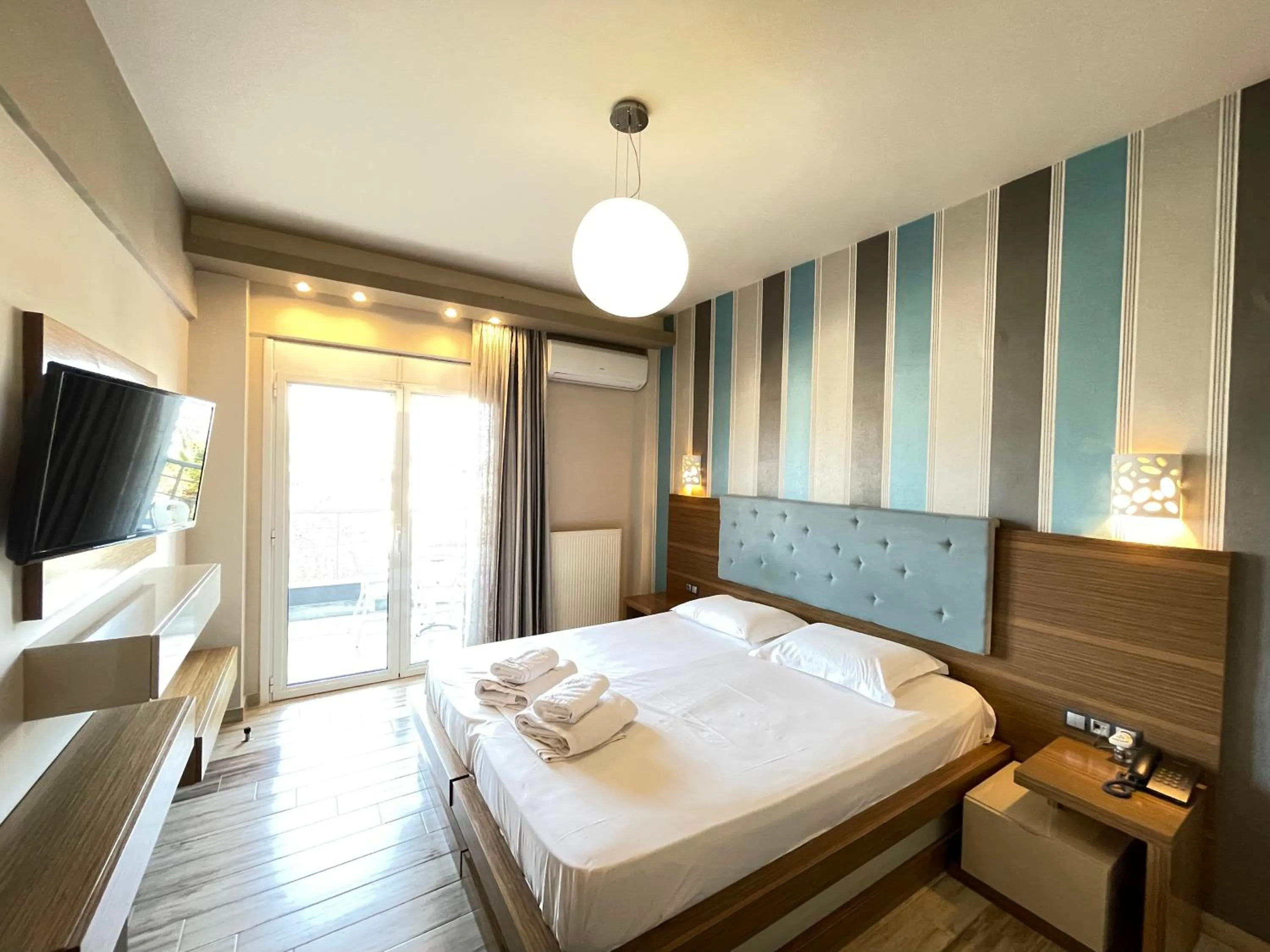 Bed in Porto Del Sol Hotel