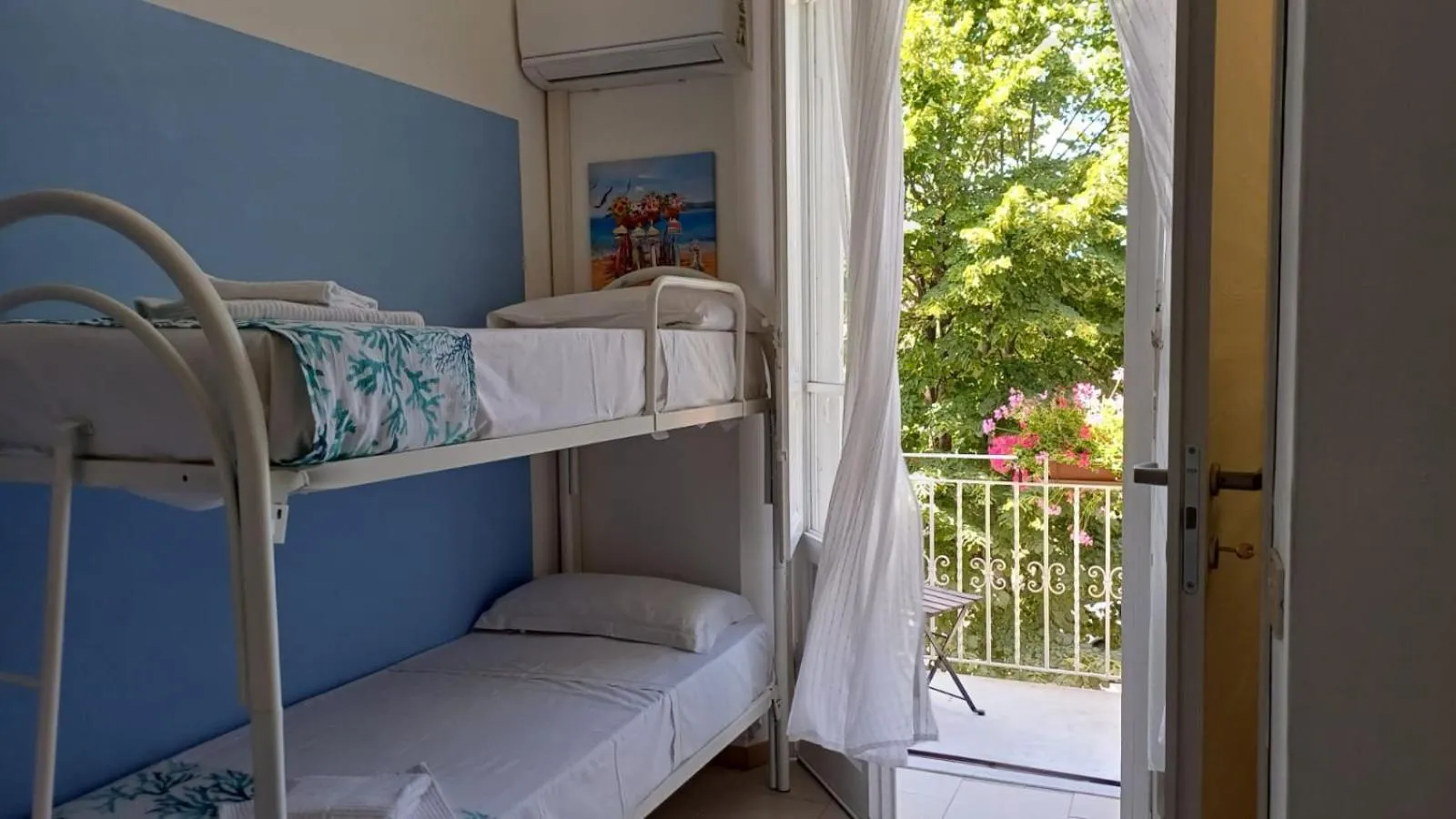 Bed in Hotel Canarco