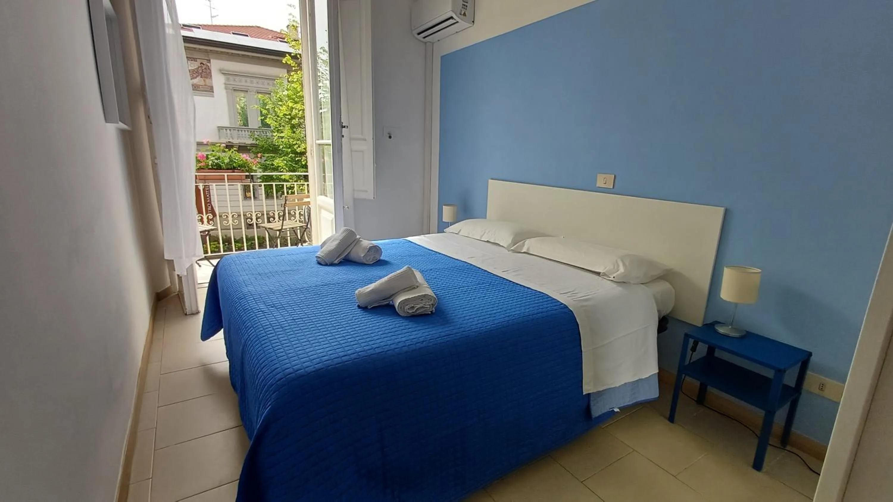 Bed in Hotel Canarco