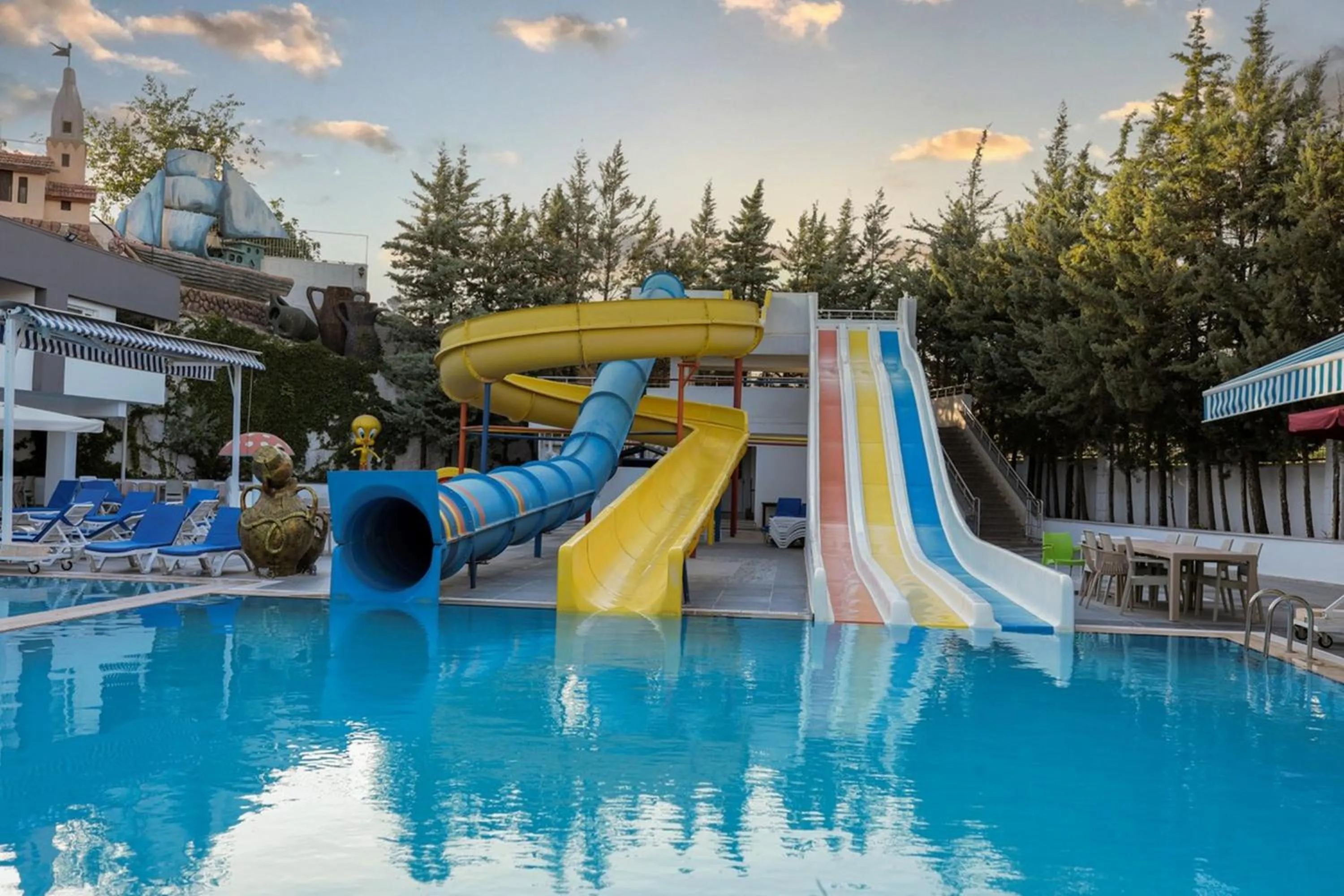 Swimming pool in Ugurlu Termal Tatil Köyü