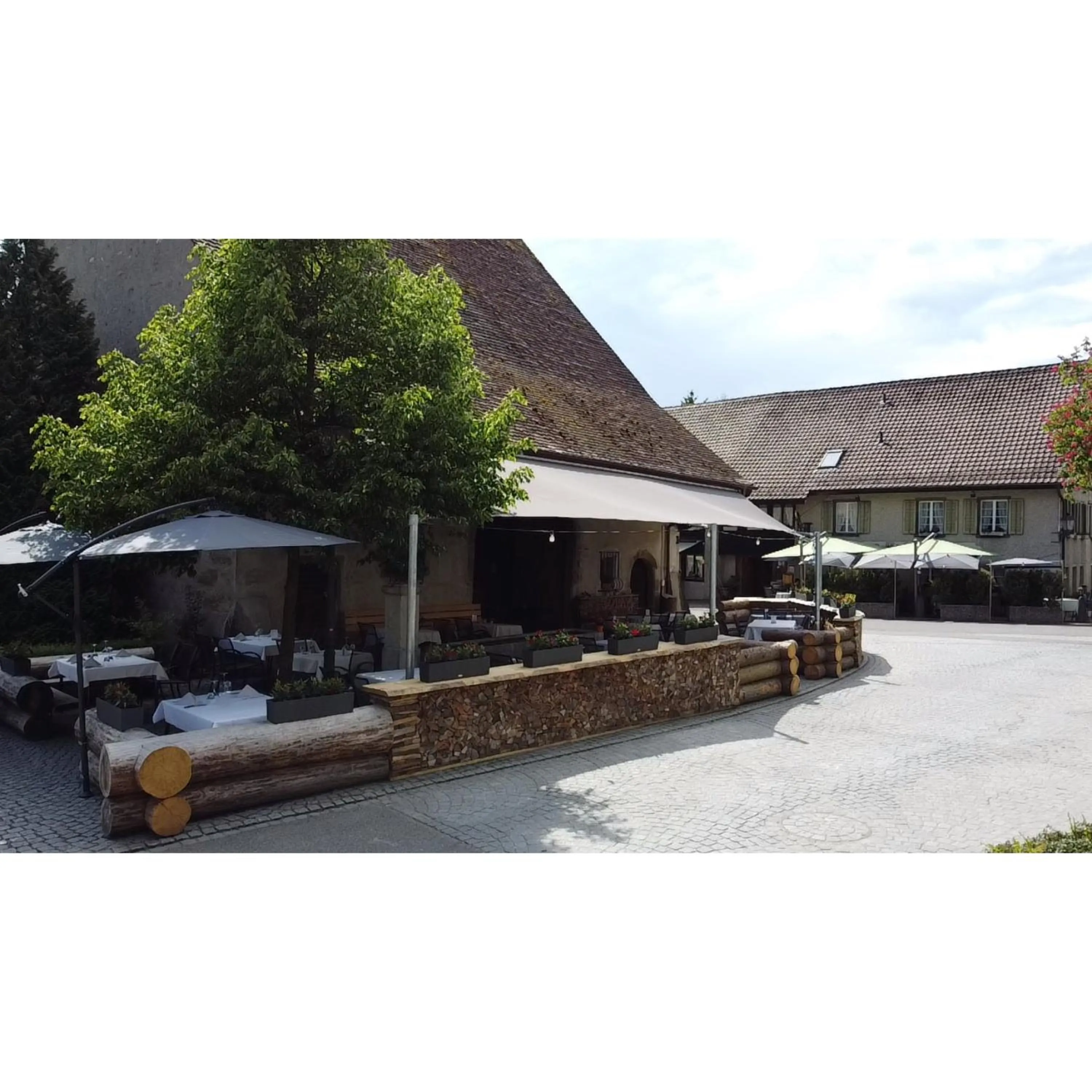 Property building in Hotel Gasthaus Hirschen