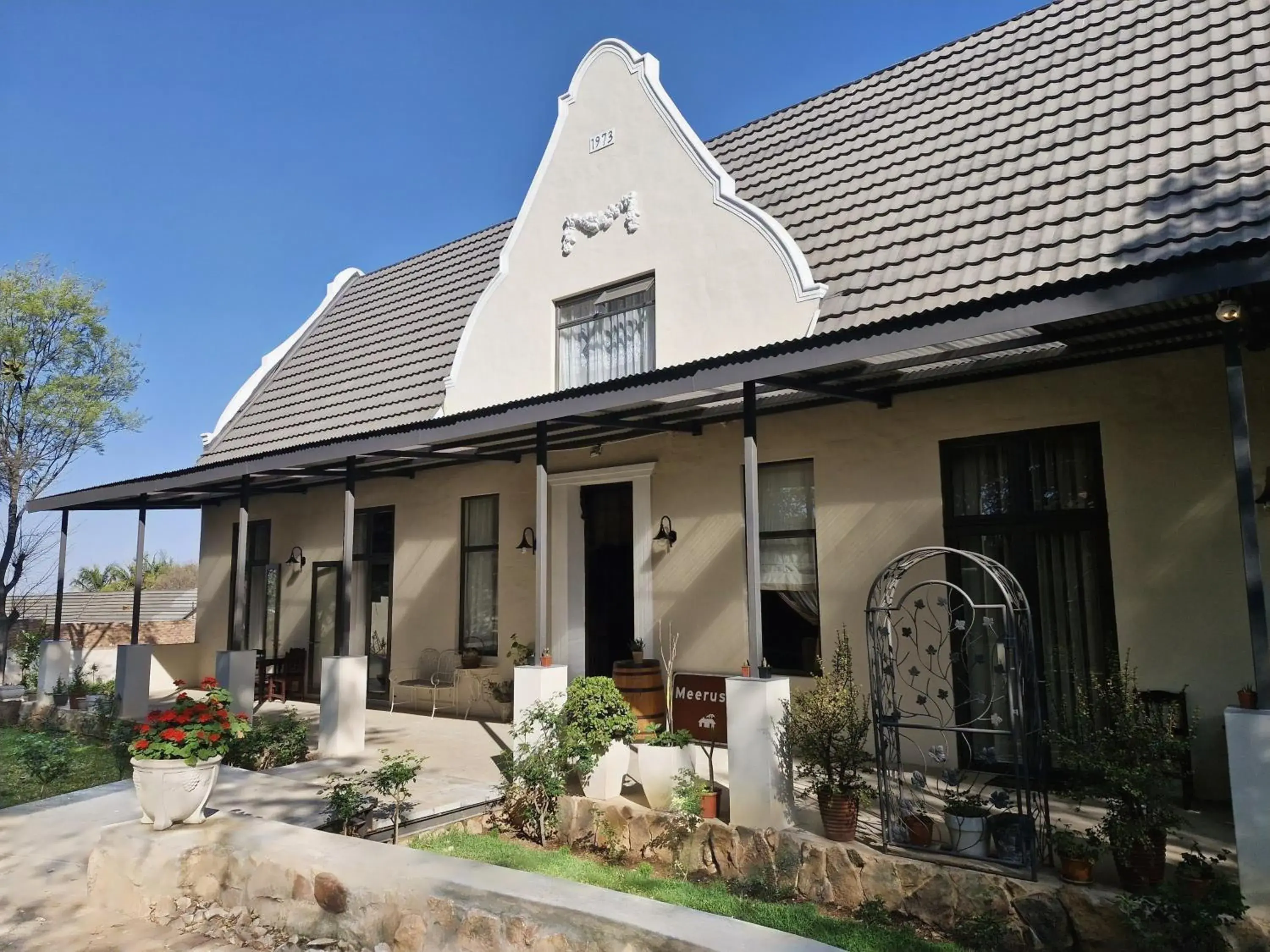 Premier Suite - single occupancy in Le Chateau Guest House and Conference Centre Premier Suite - single occupancy in Le Chateau Guest House and Conference Centre