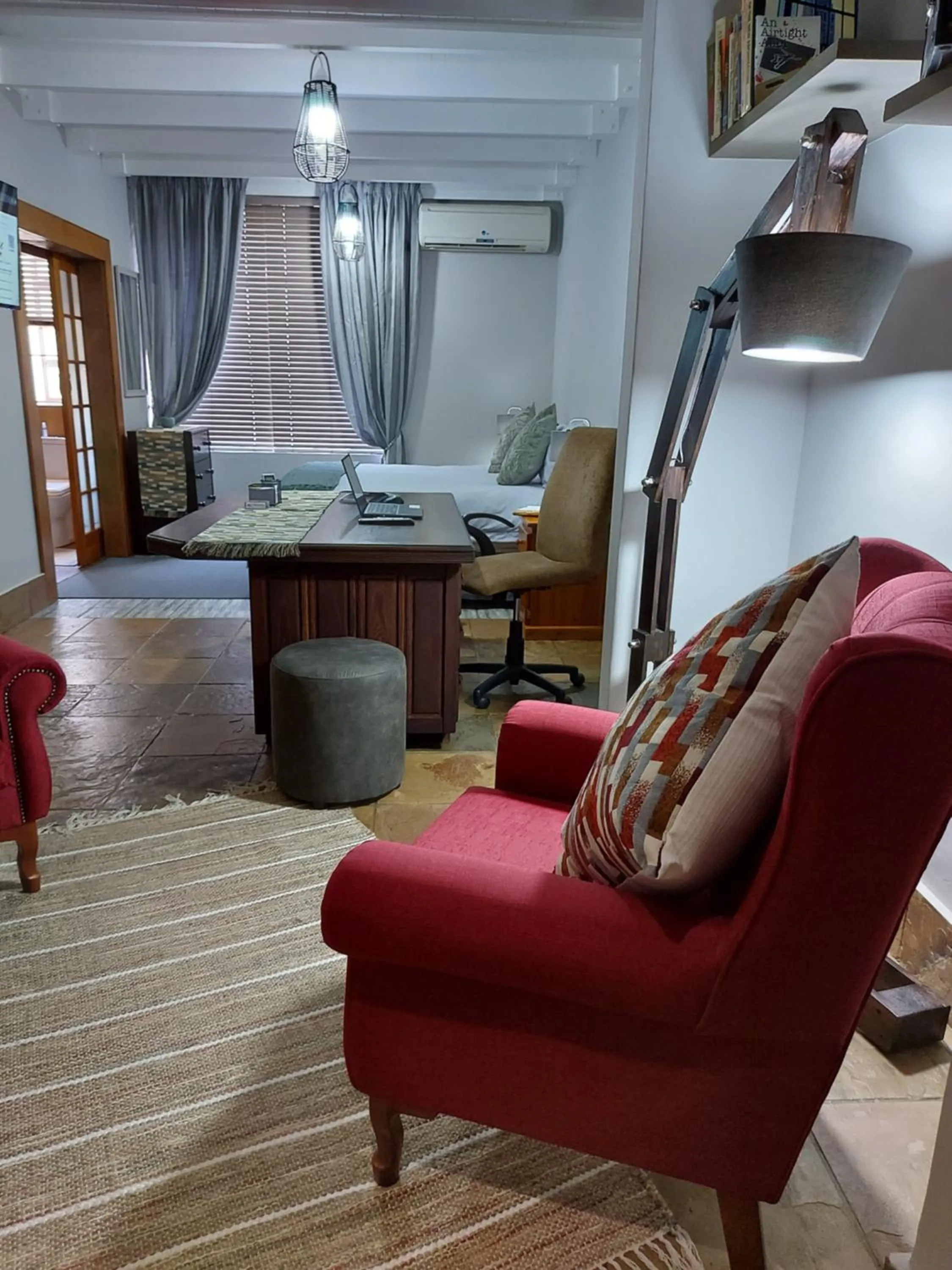 Le Chateau Guest House and Conference Centre