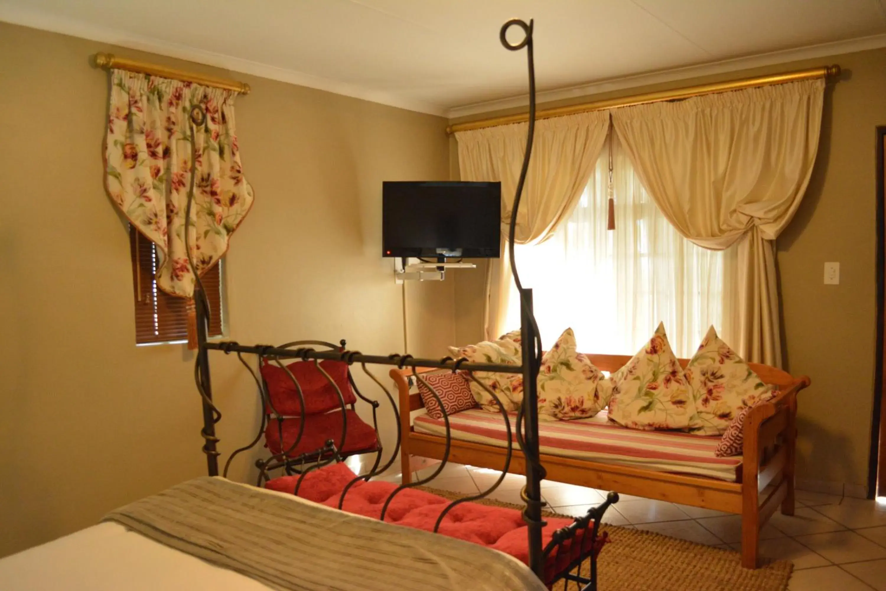 Honeymoon Suite in Le Chateau Guest House and Conference Centre Honeymoon Suite in Le Chateau Guest House and Conference Centre