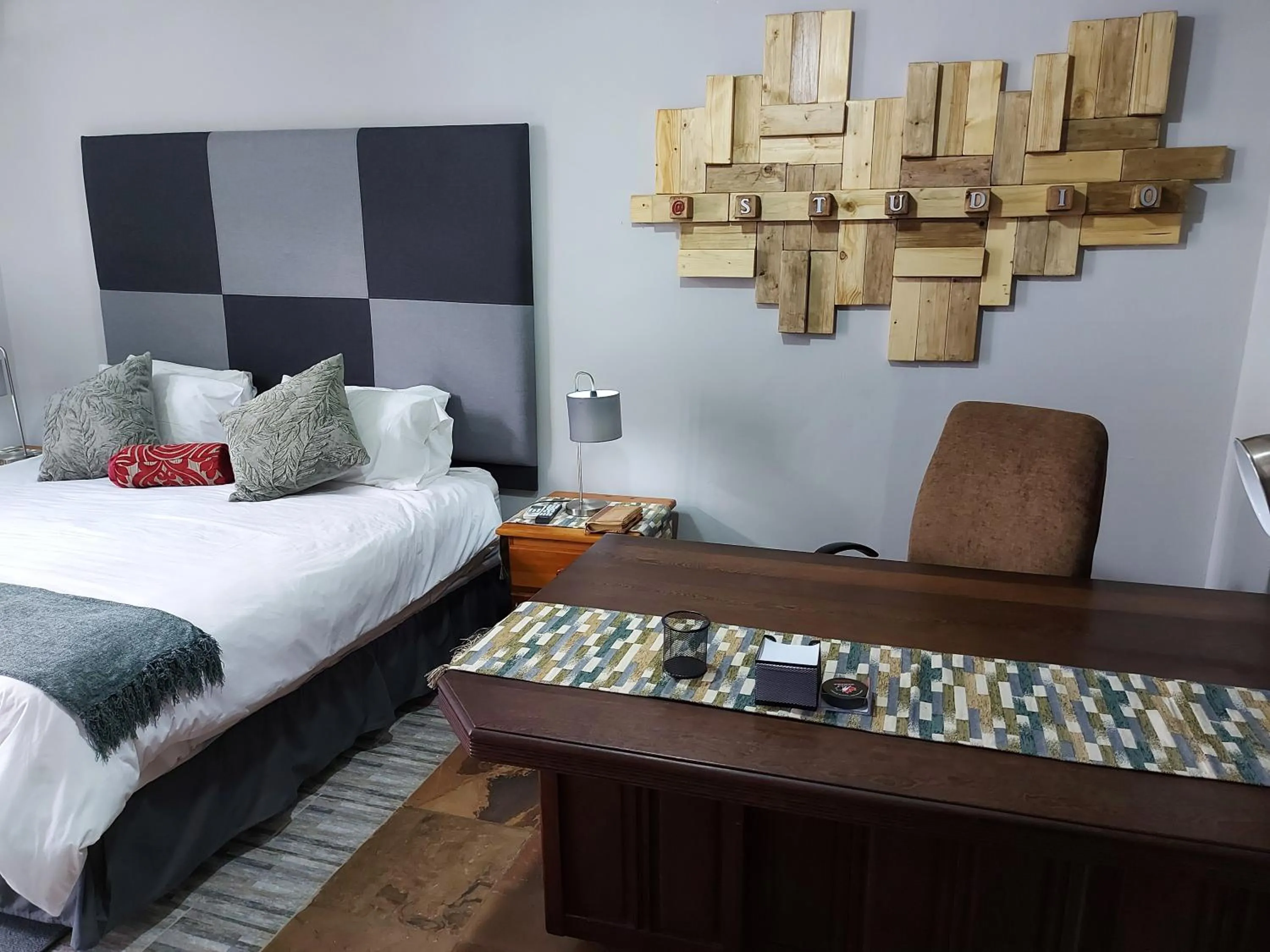 Le Chateau Guest House and Conference Centre