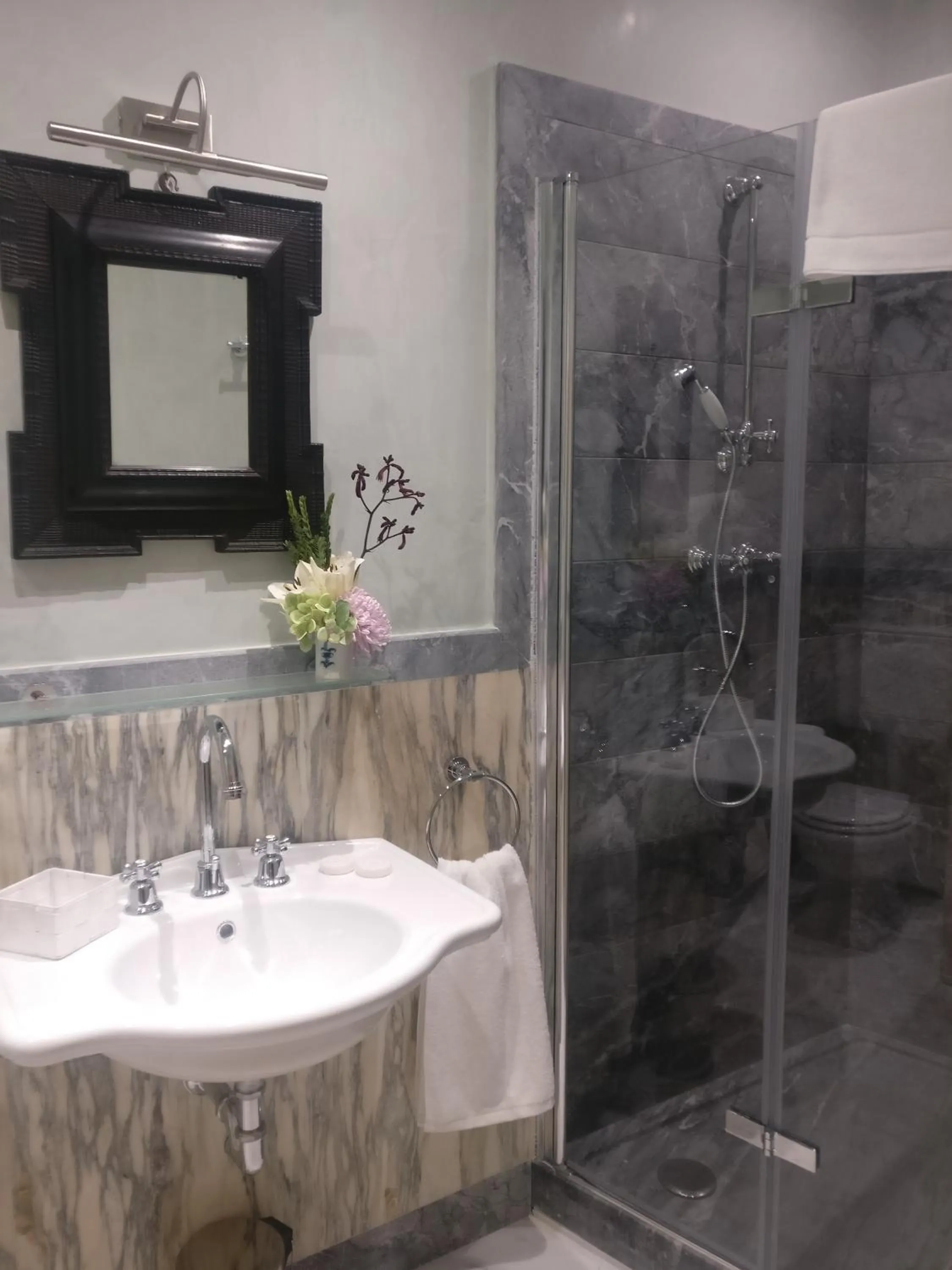 Bathroom in B&B "La Bottega d'Arte"