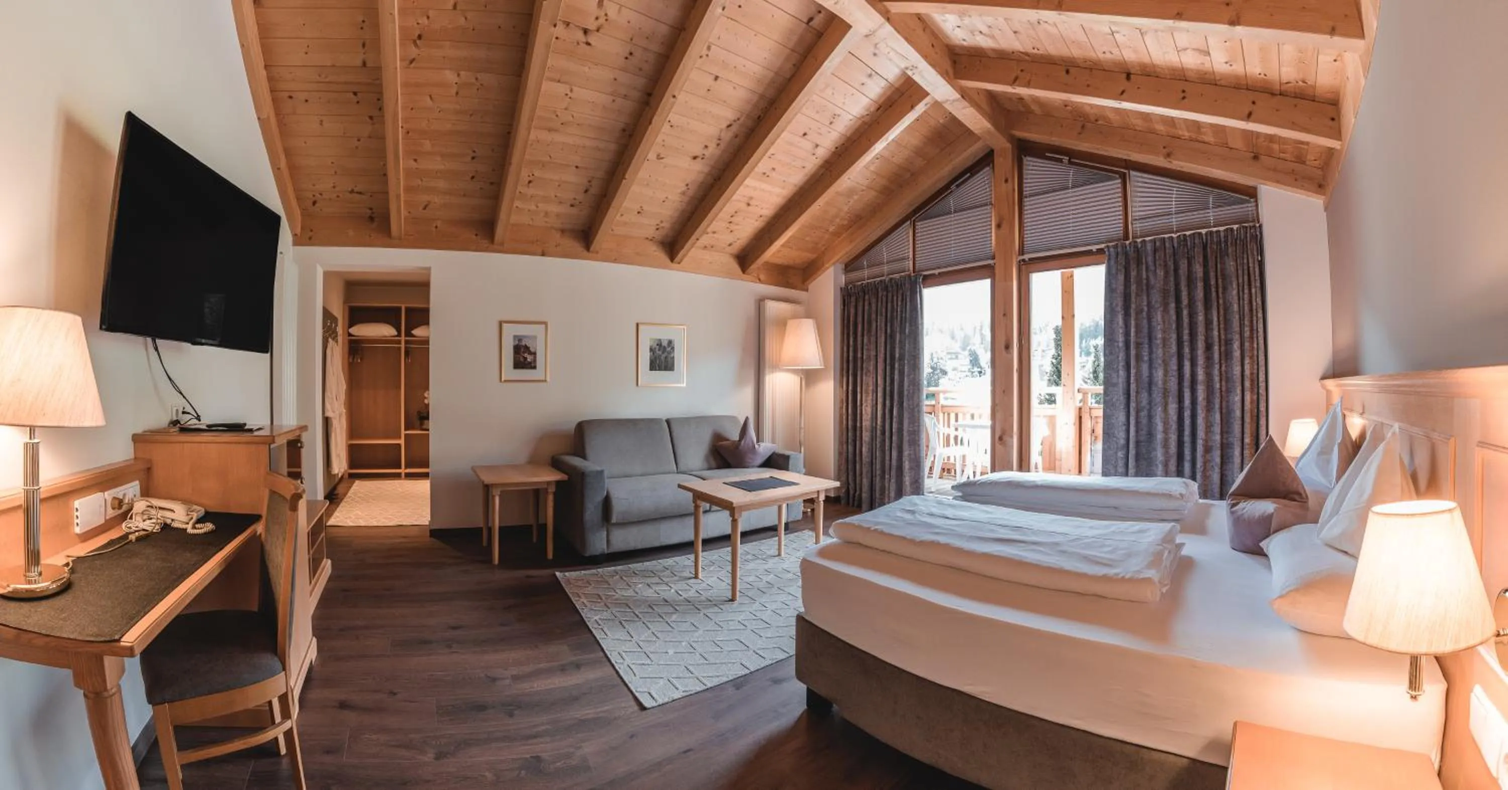 Photo of the whole room, Bed in Hotel Reischach