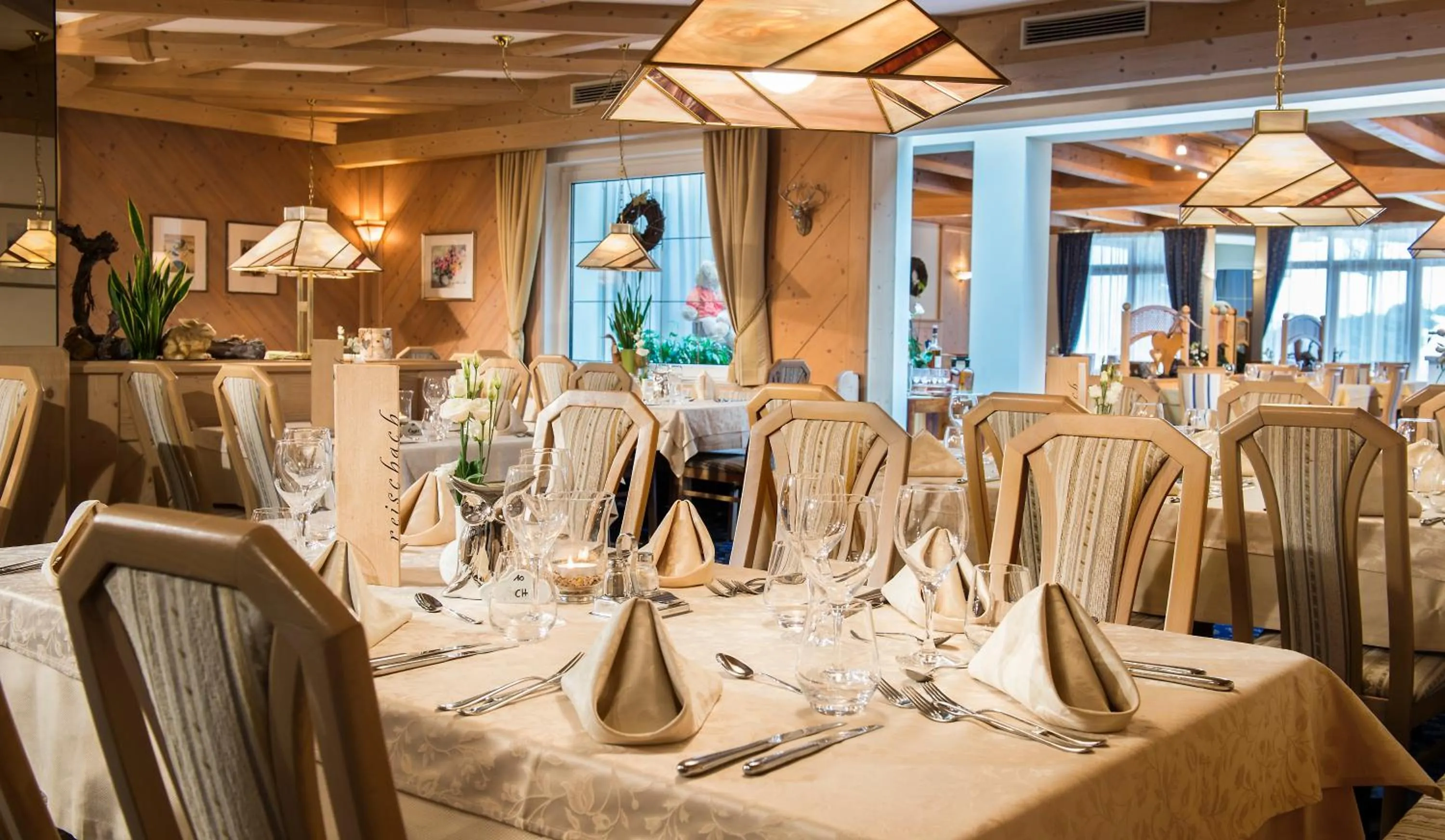 Restaurant/places to eat in Hotel Reischach