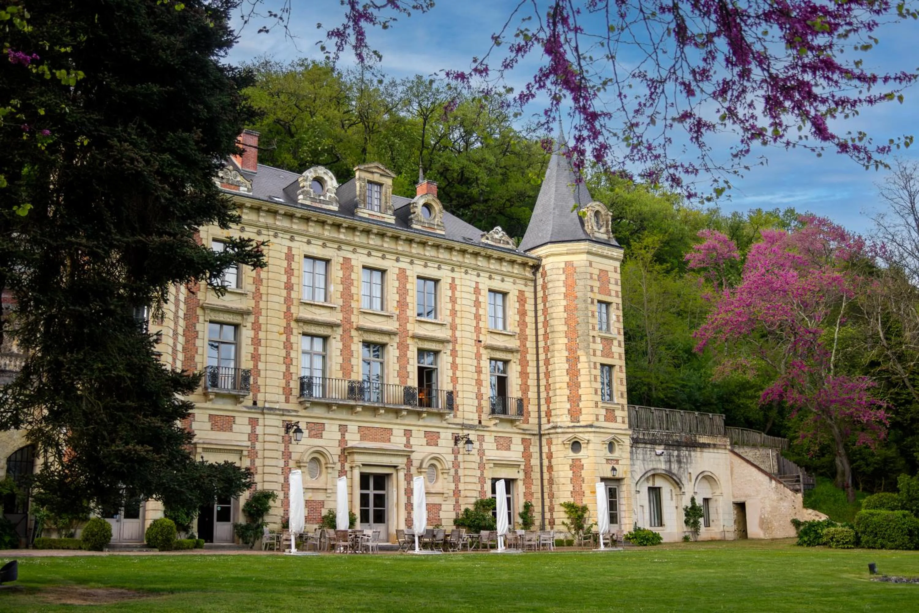Property building in Château de Perreux, The Originals Collection