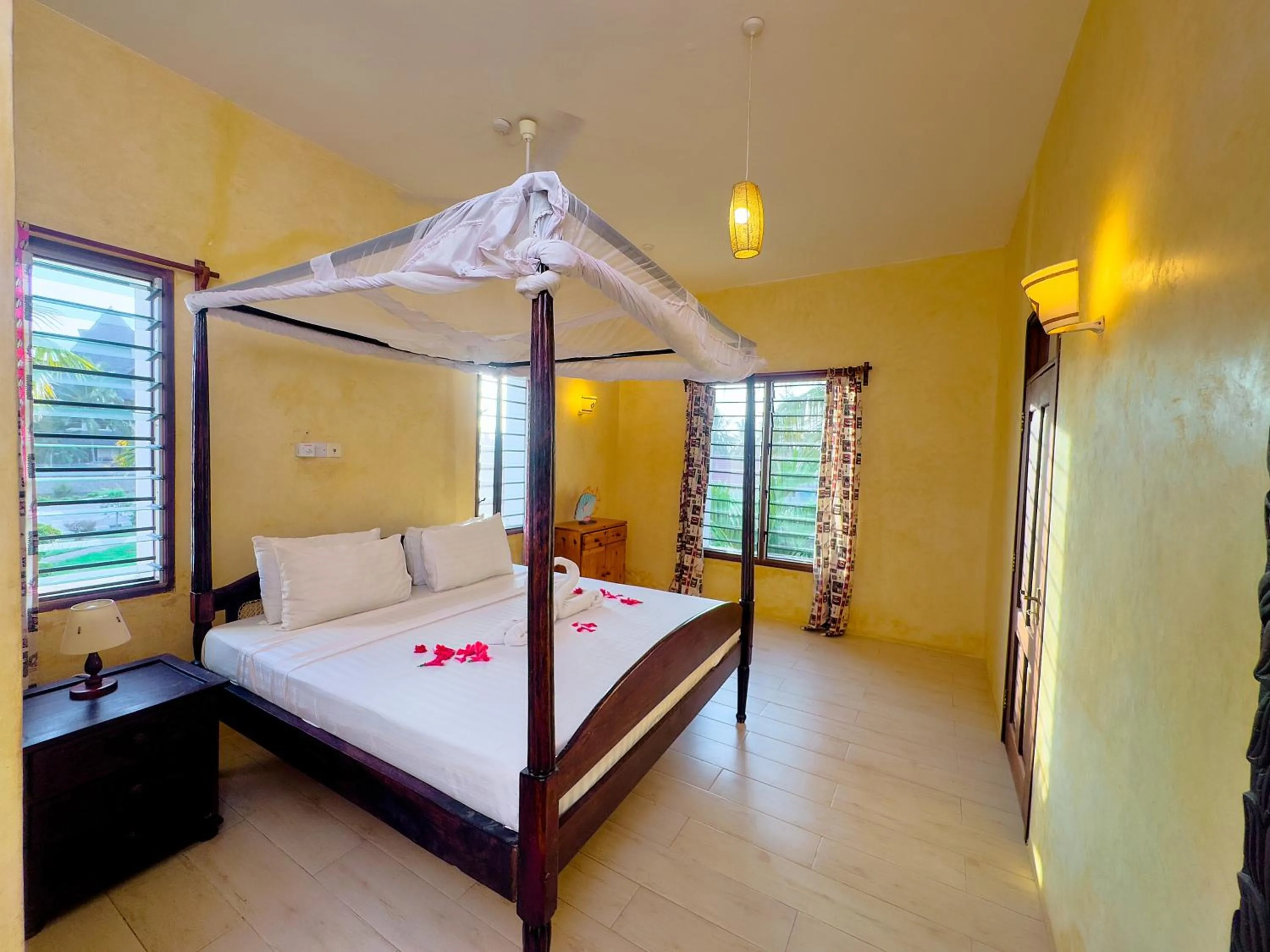 Bedroom, Bed in Flametree Beach Homes