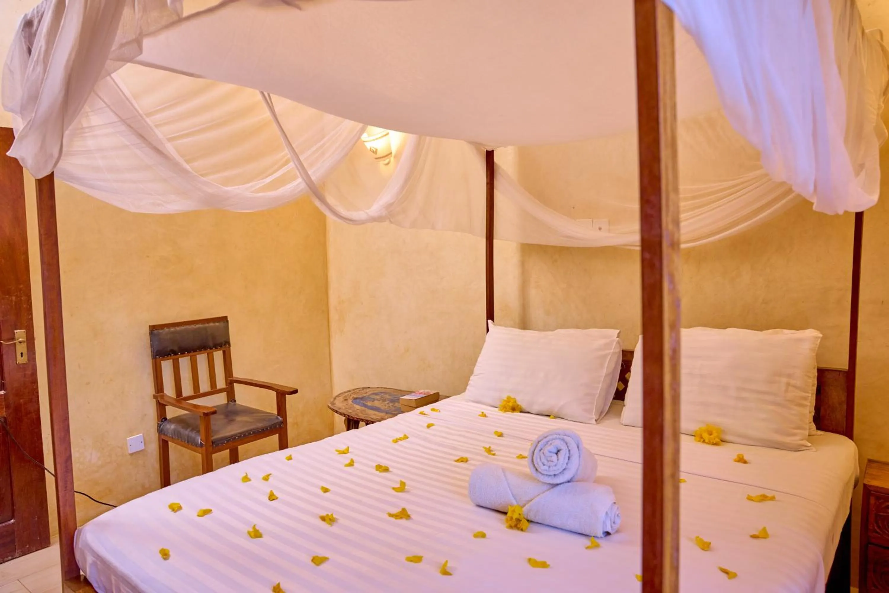 Bedroom, Bed in Flametree Beach Homes