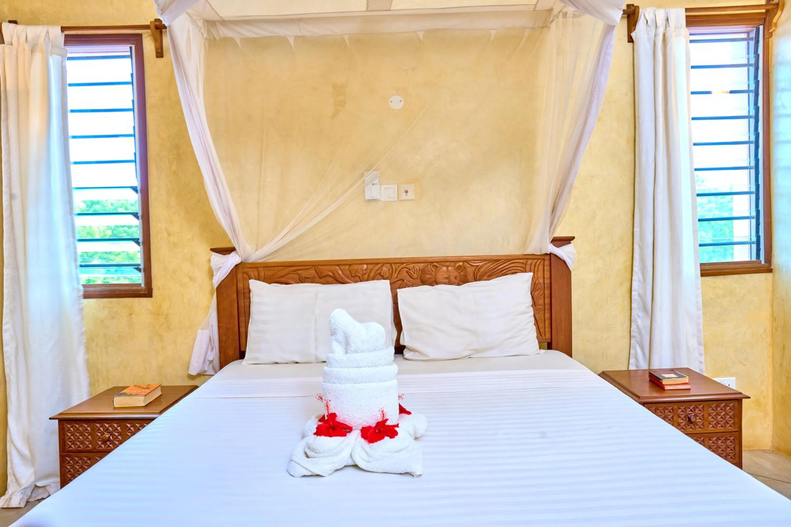 Photo of the whole room, Bed in Flametree Beach Homes