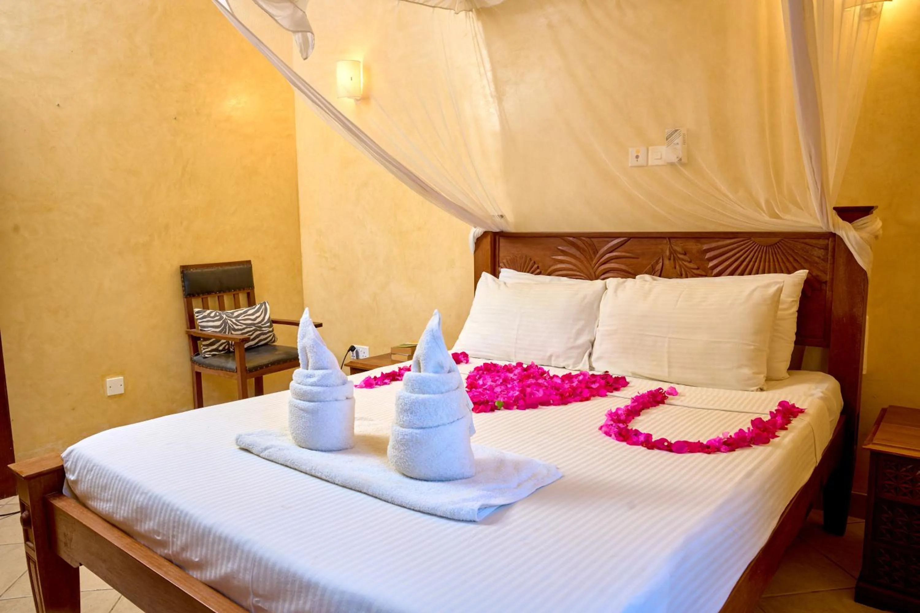 Bedroom, Bed in Flametree Beach Homes