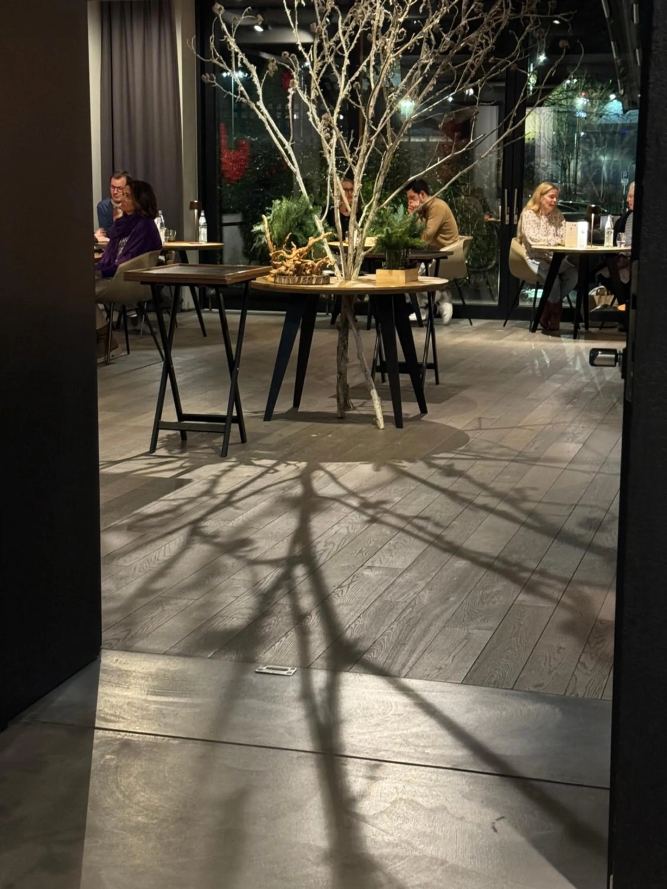 Restaurant/places to eat in Airfield Living - Airport