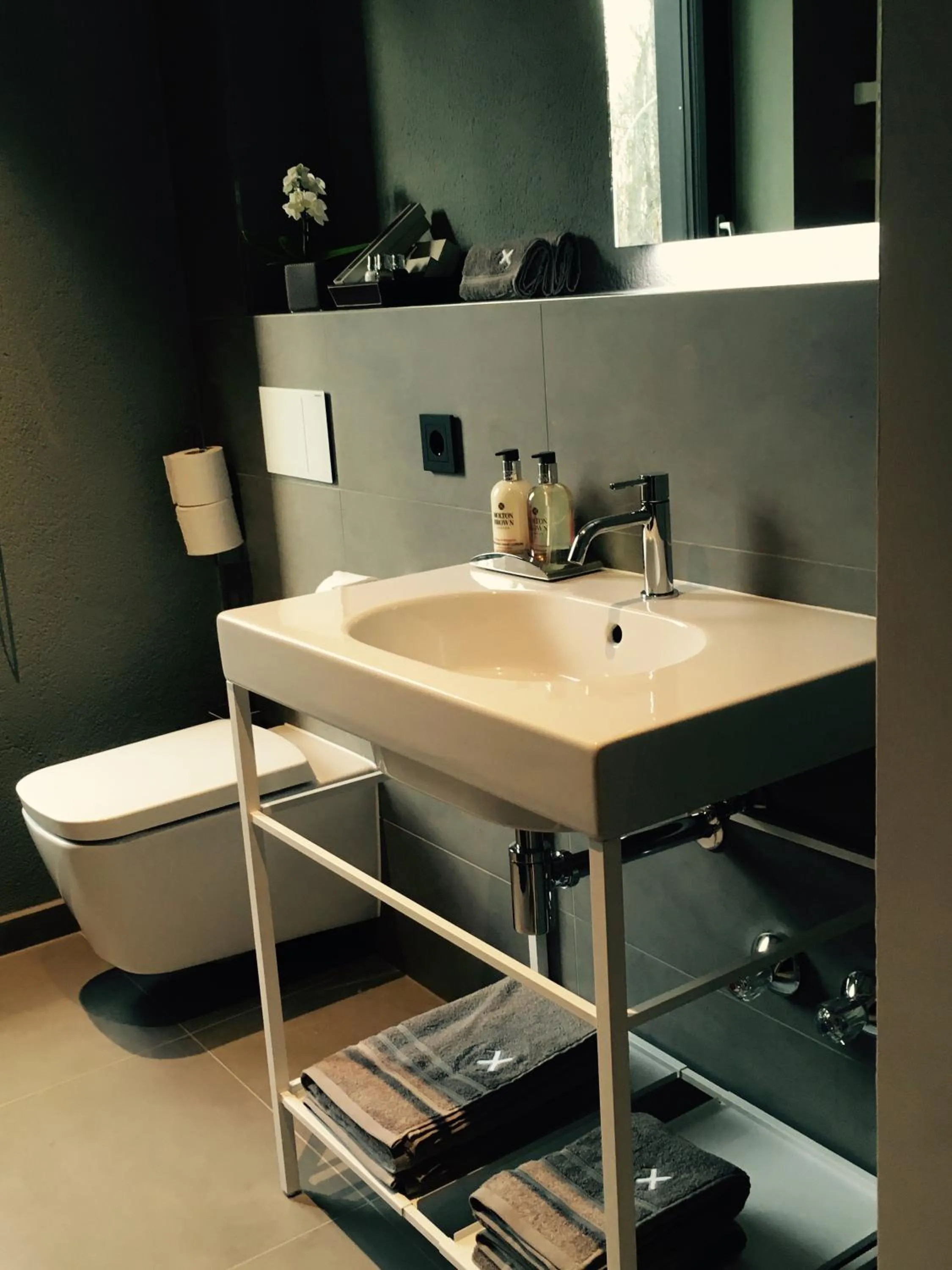 Bathroom in Airfield Living - Airport